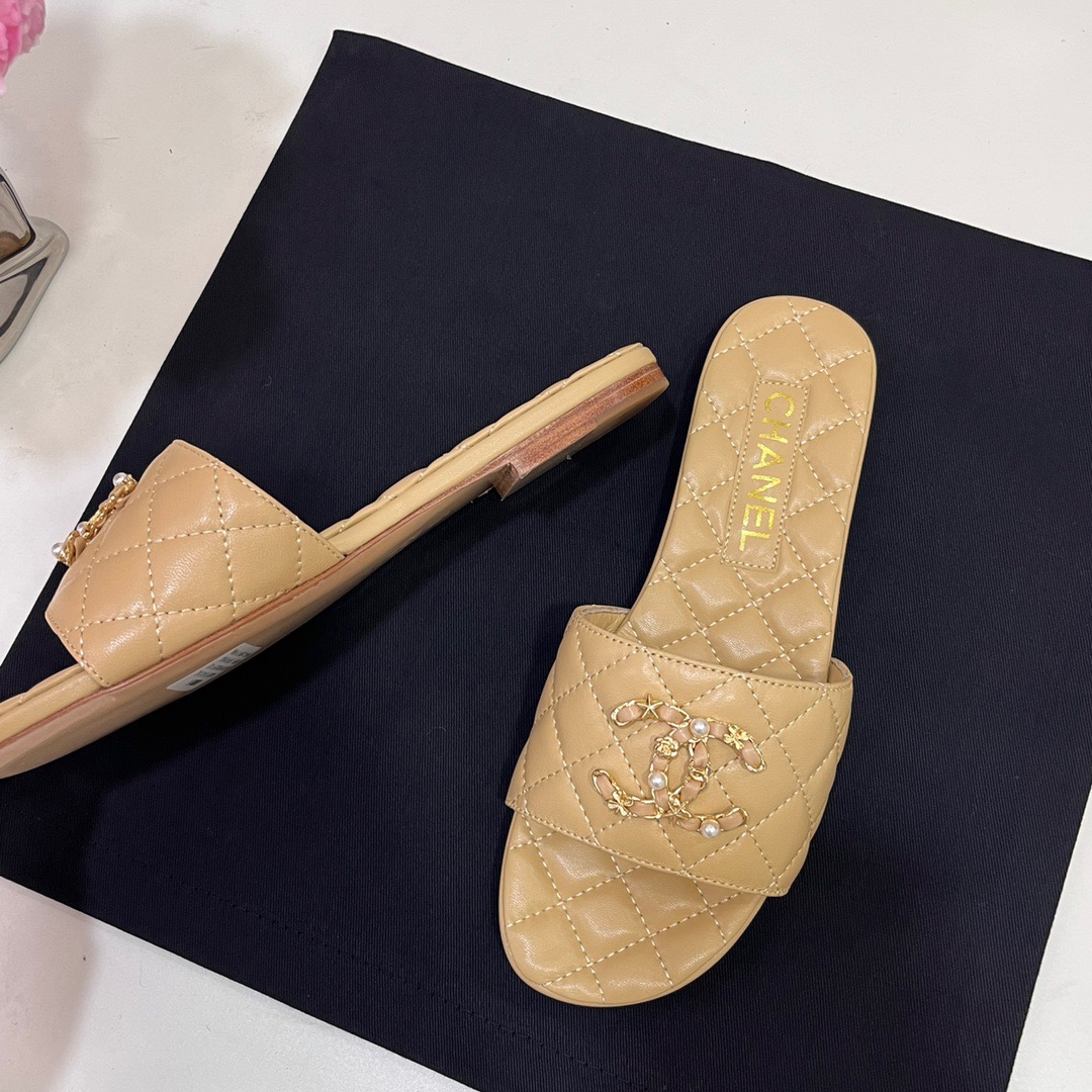CHANEL Slippers