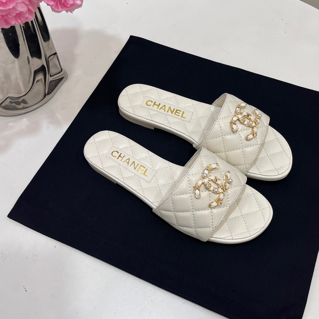CHANEL Slippers