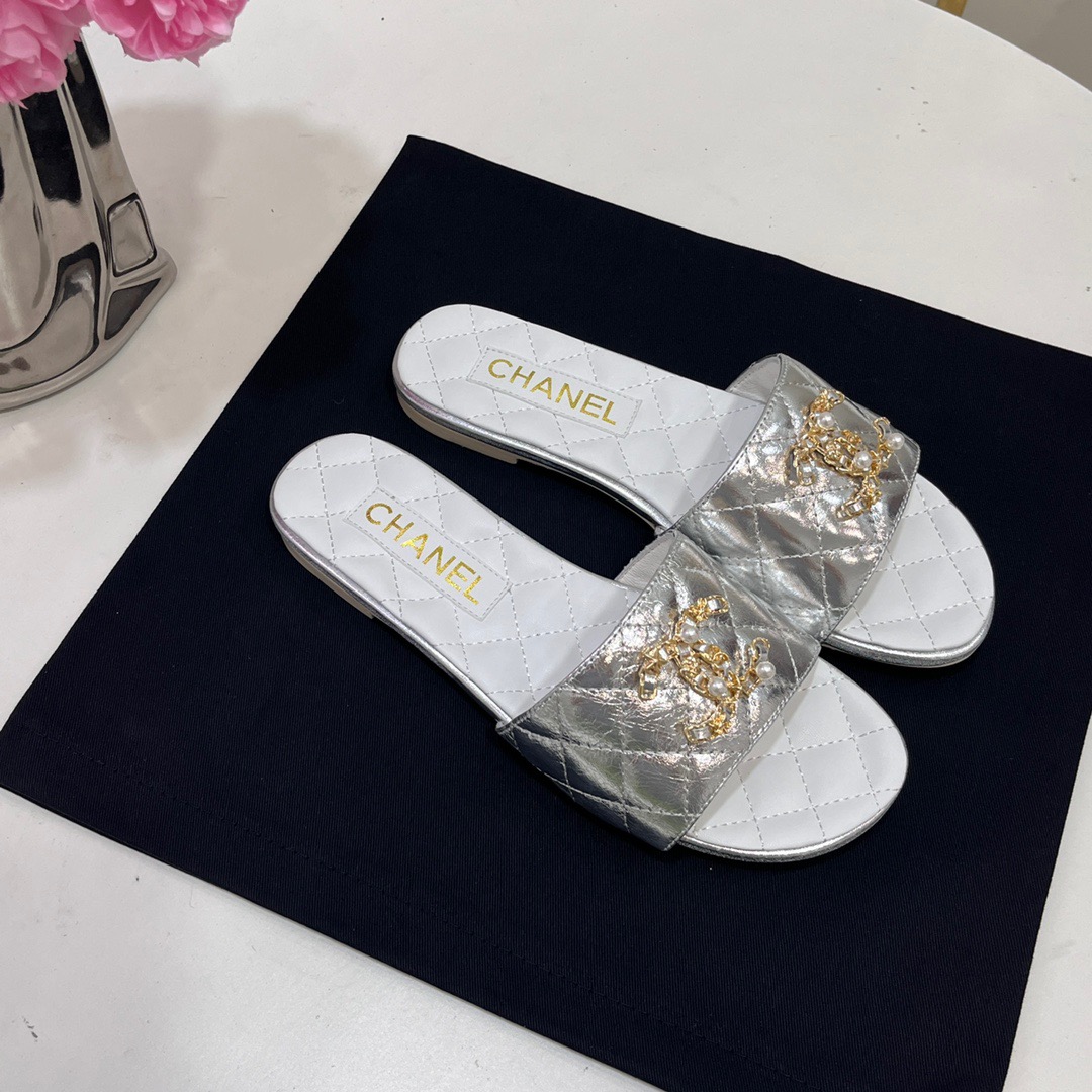 CHANEL Slippers
