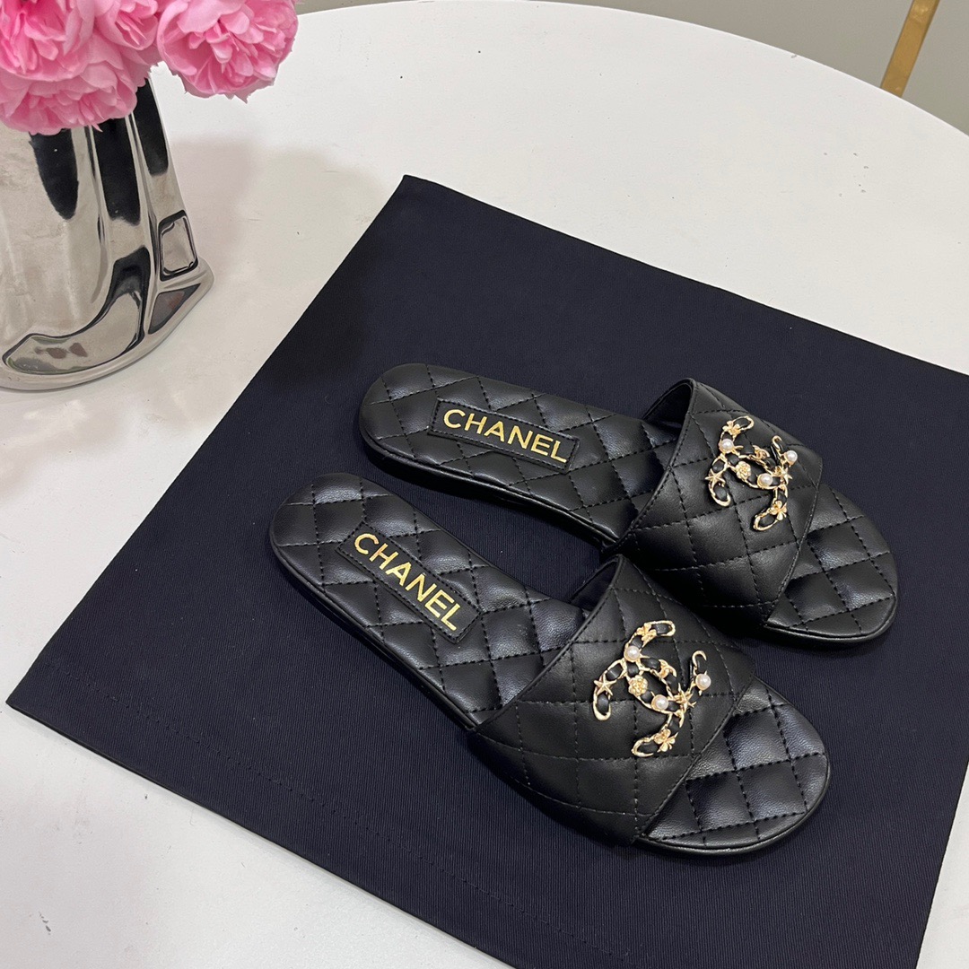 CHANEL Slippers