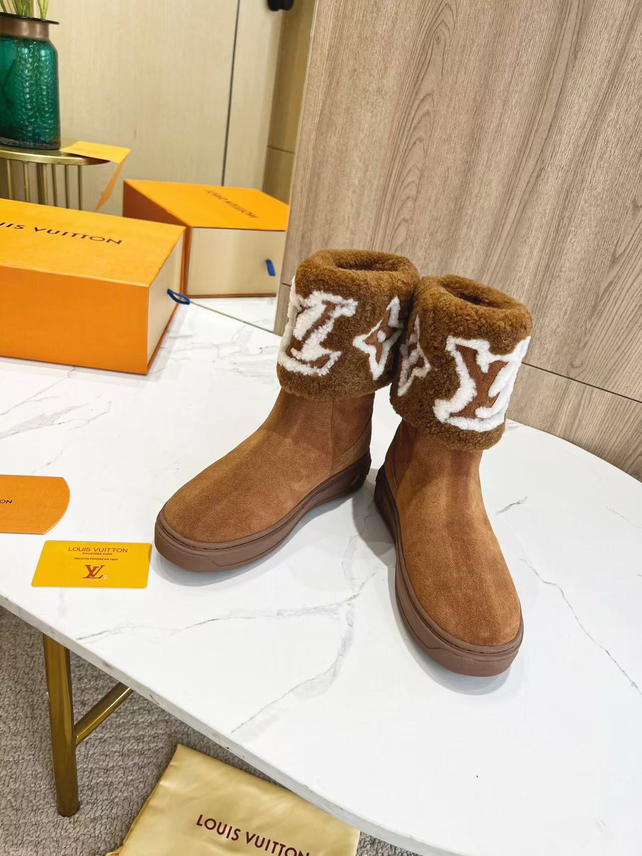 LV Wool boots