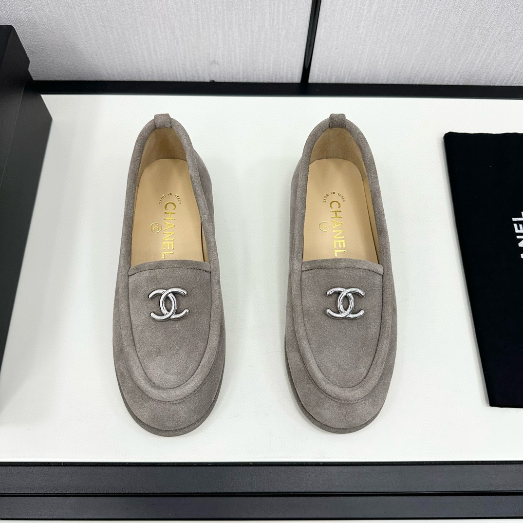 CHANEL Loafer