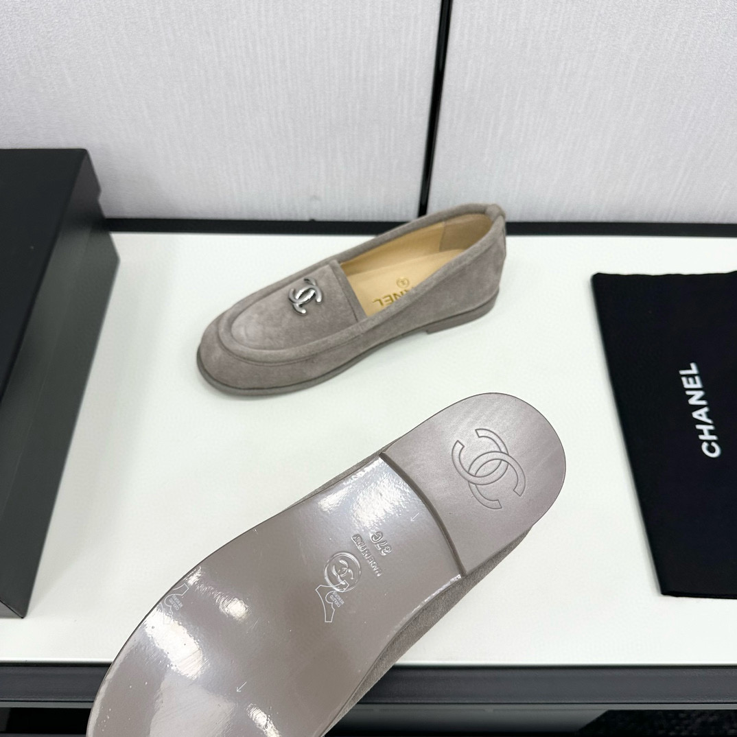 CHANEL Loafer