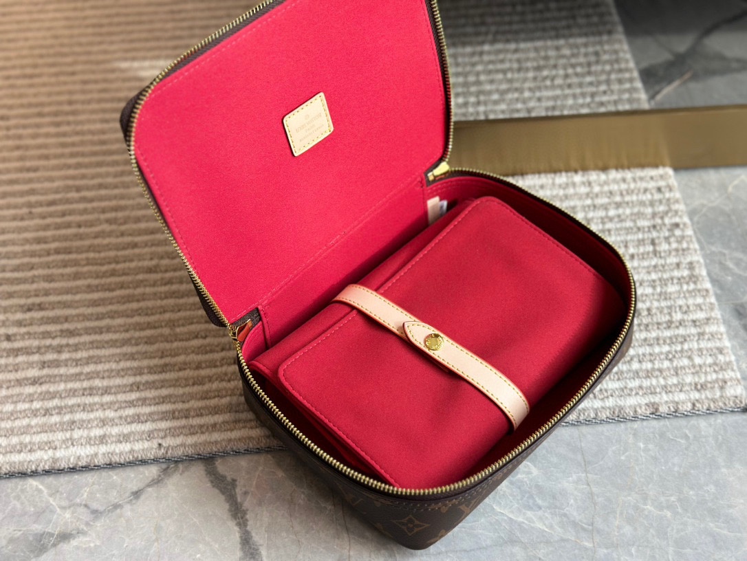 LV Makeup Bag（23*17cm）