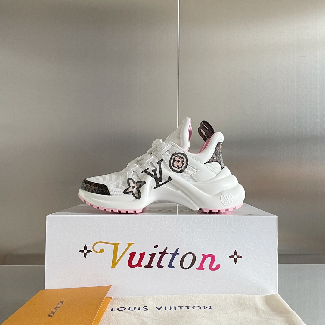 LOUIS VUITTON SNEAKERS