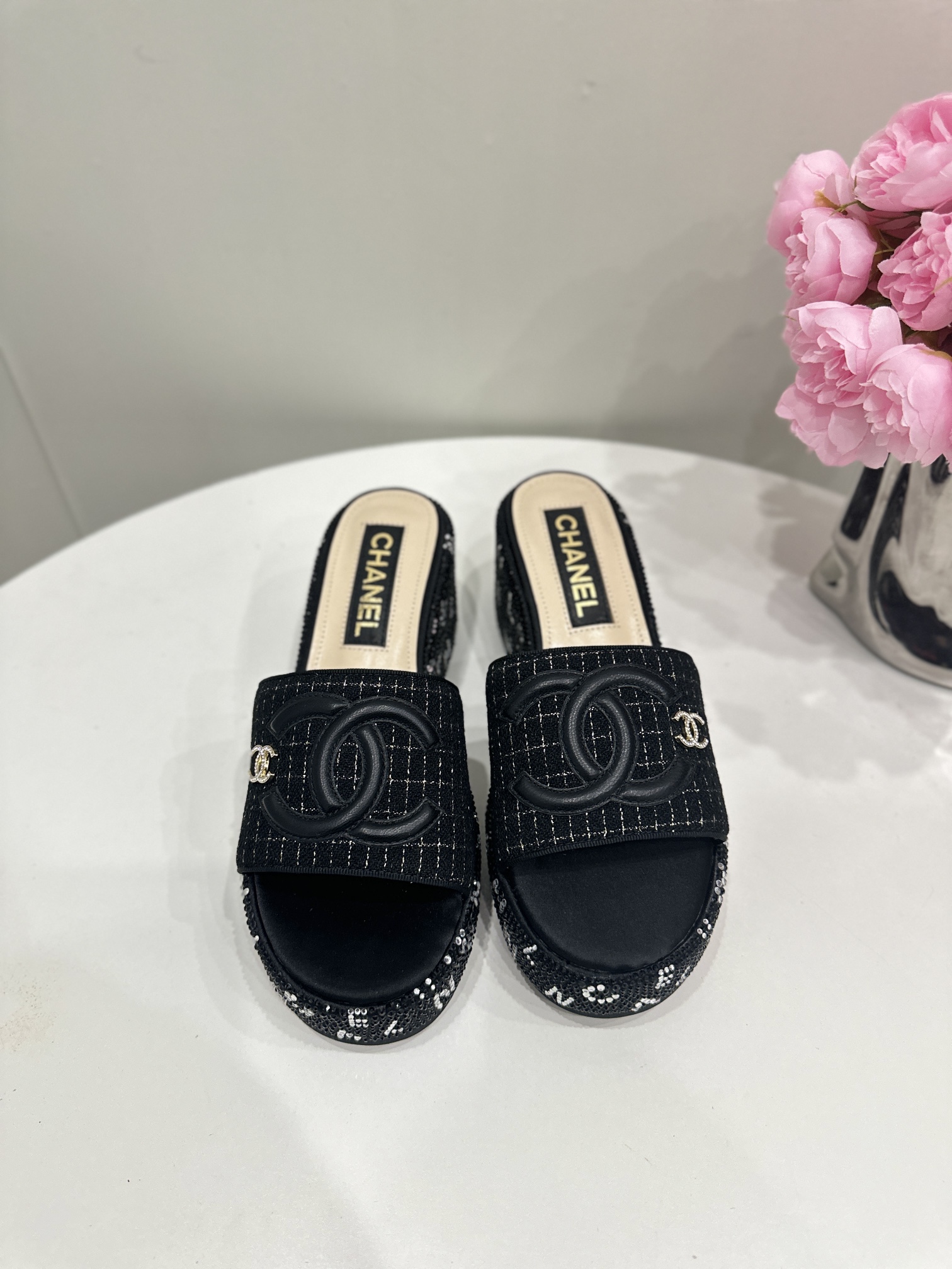 CHANEL SLIDES