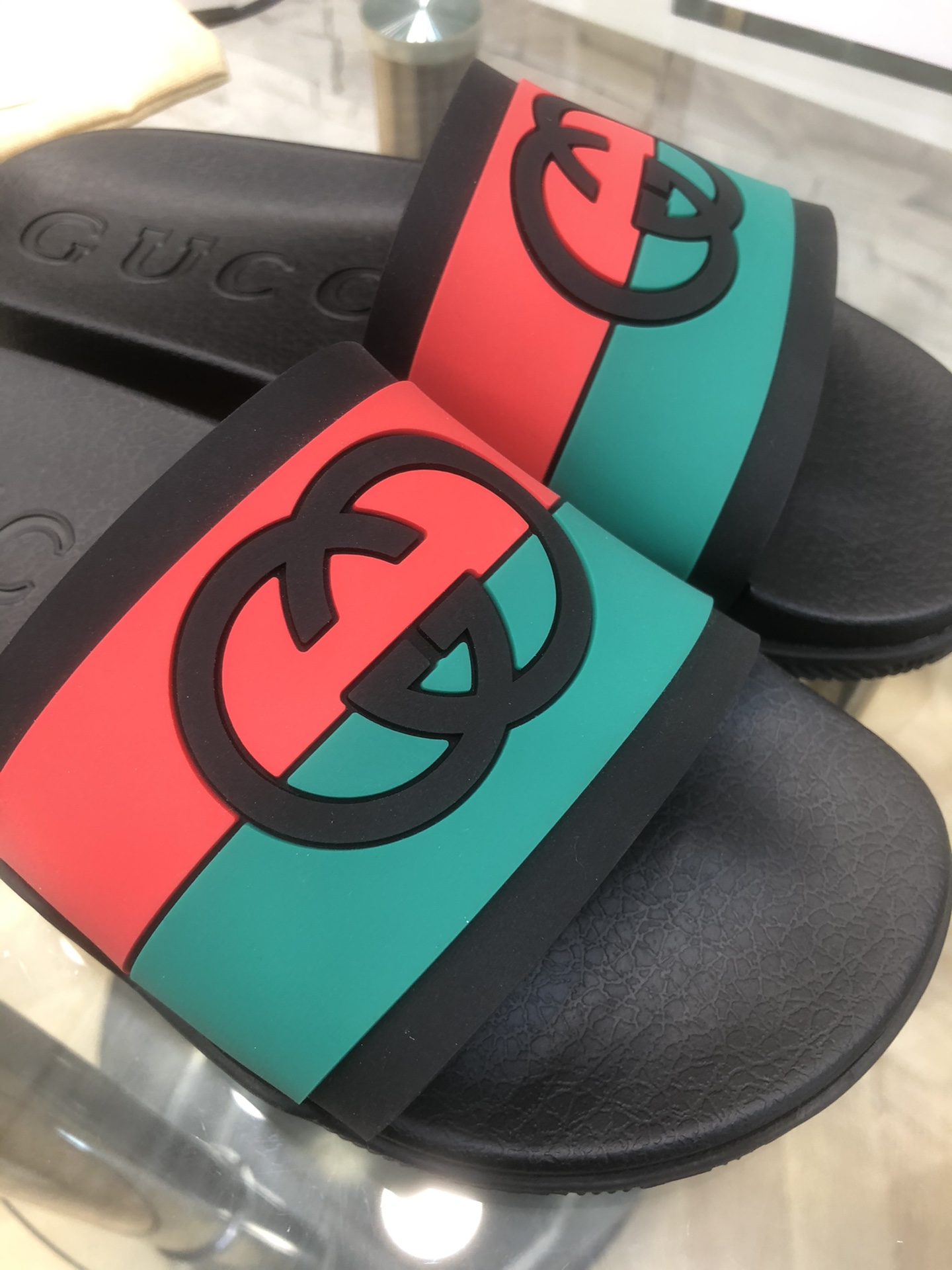 GUCCI SLIDES