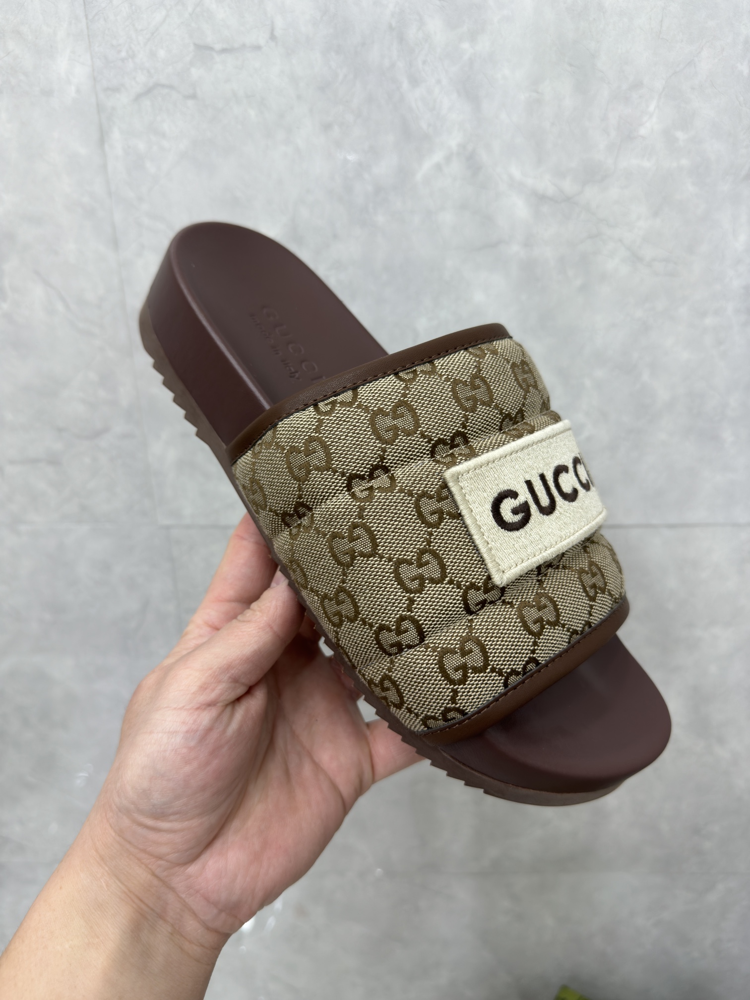 GUCCI SLIDES