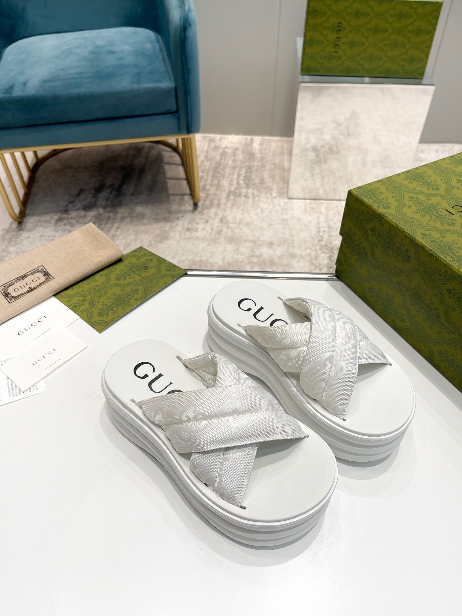 GUCCI SLIDES