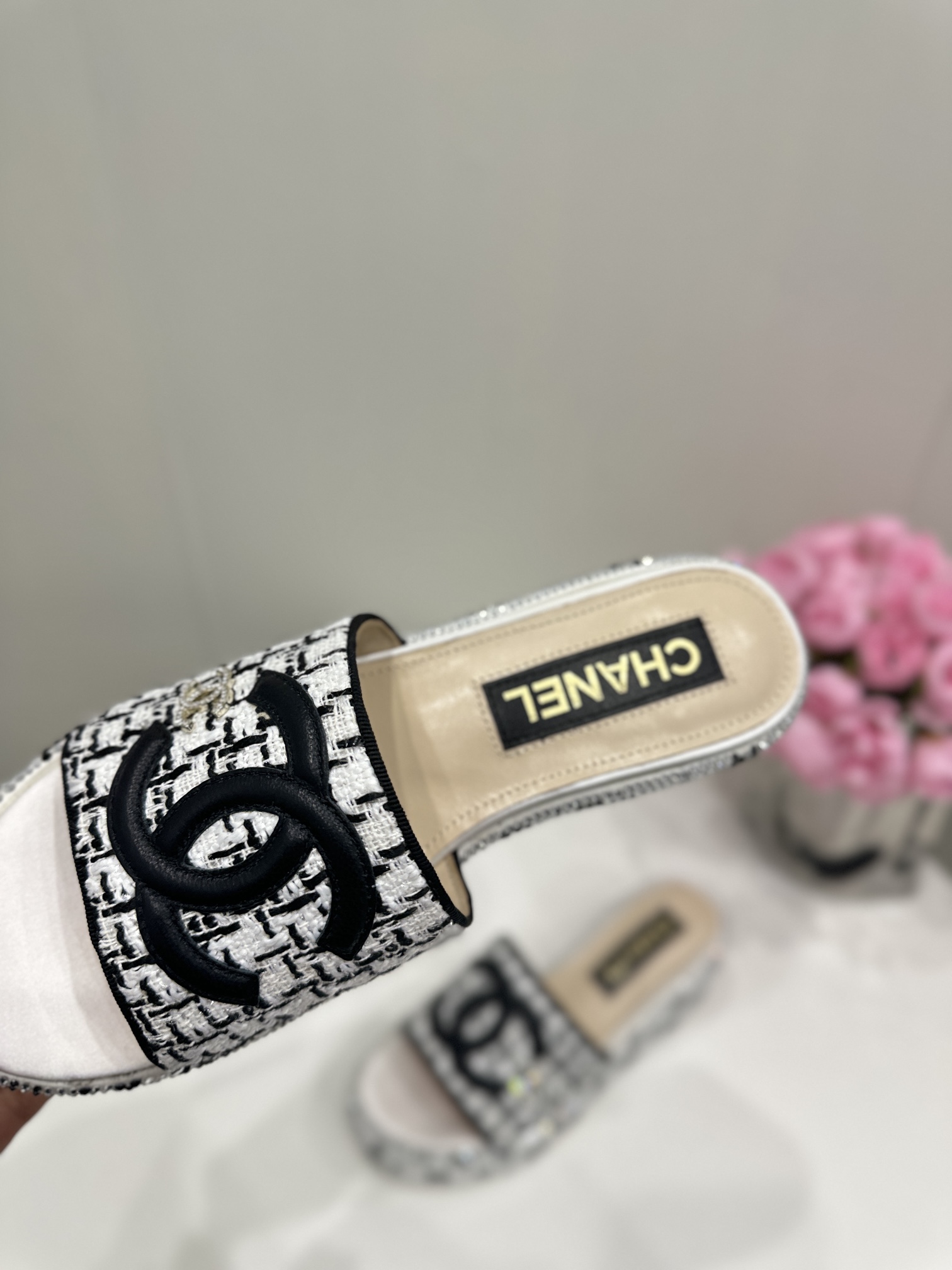 CHANEL SLIDES
