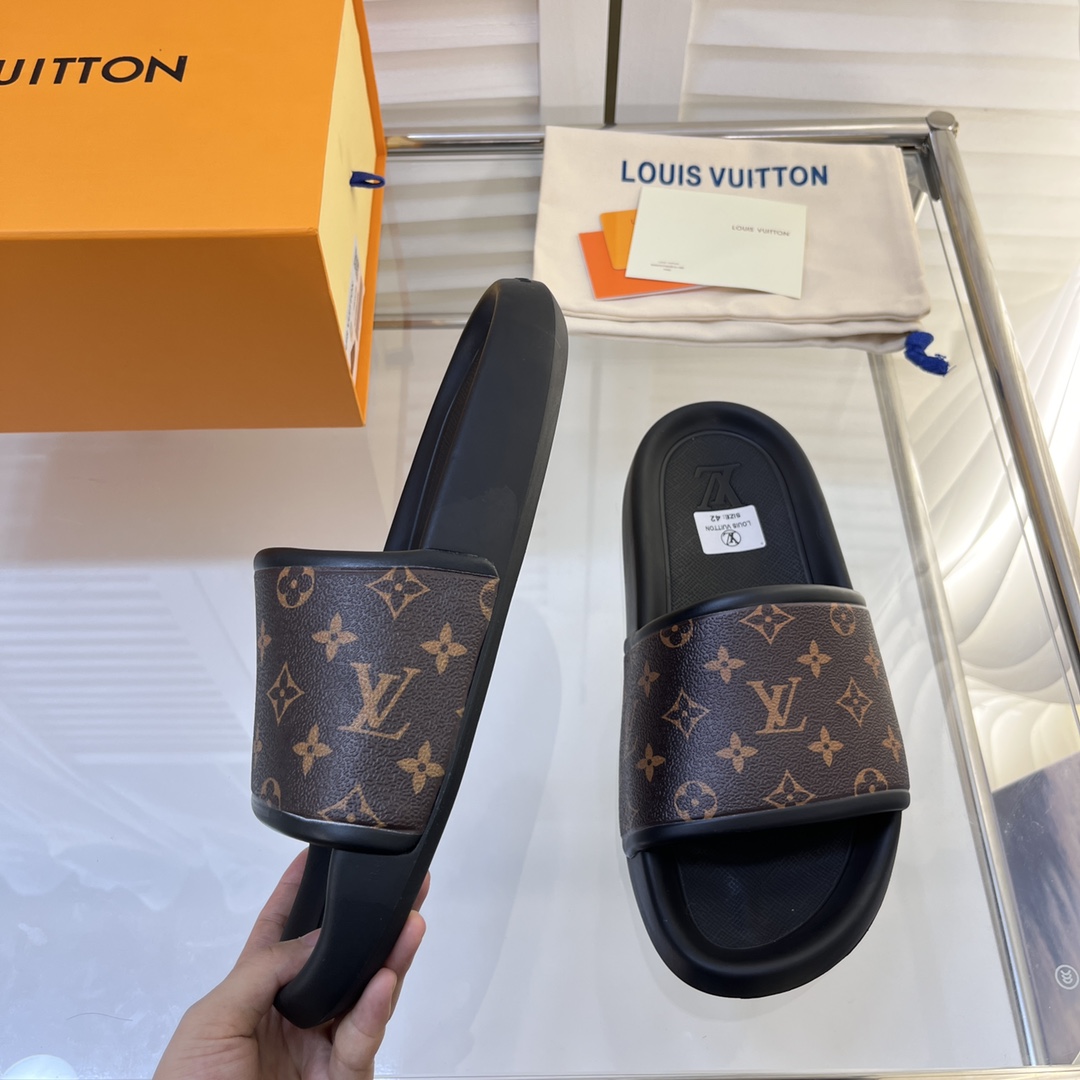 LOUIS VUITTON SLIDES