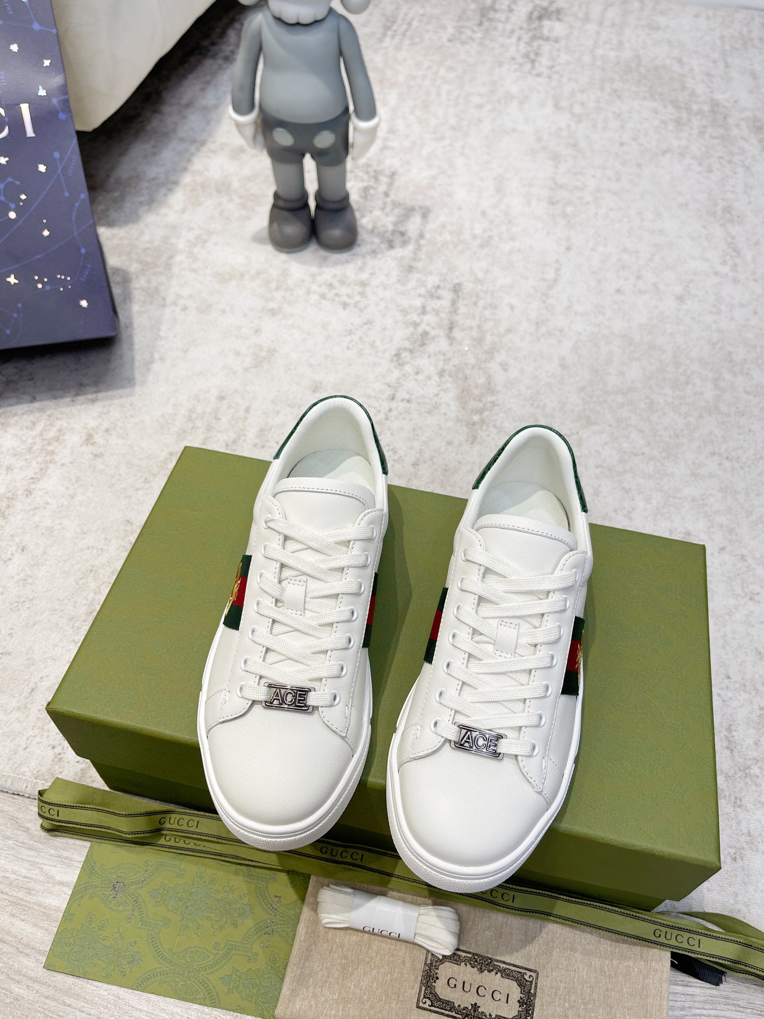 WOMEN'S ACE SNEAKER WITH BEE