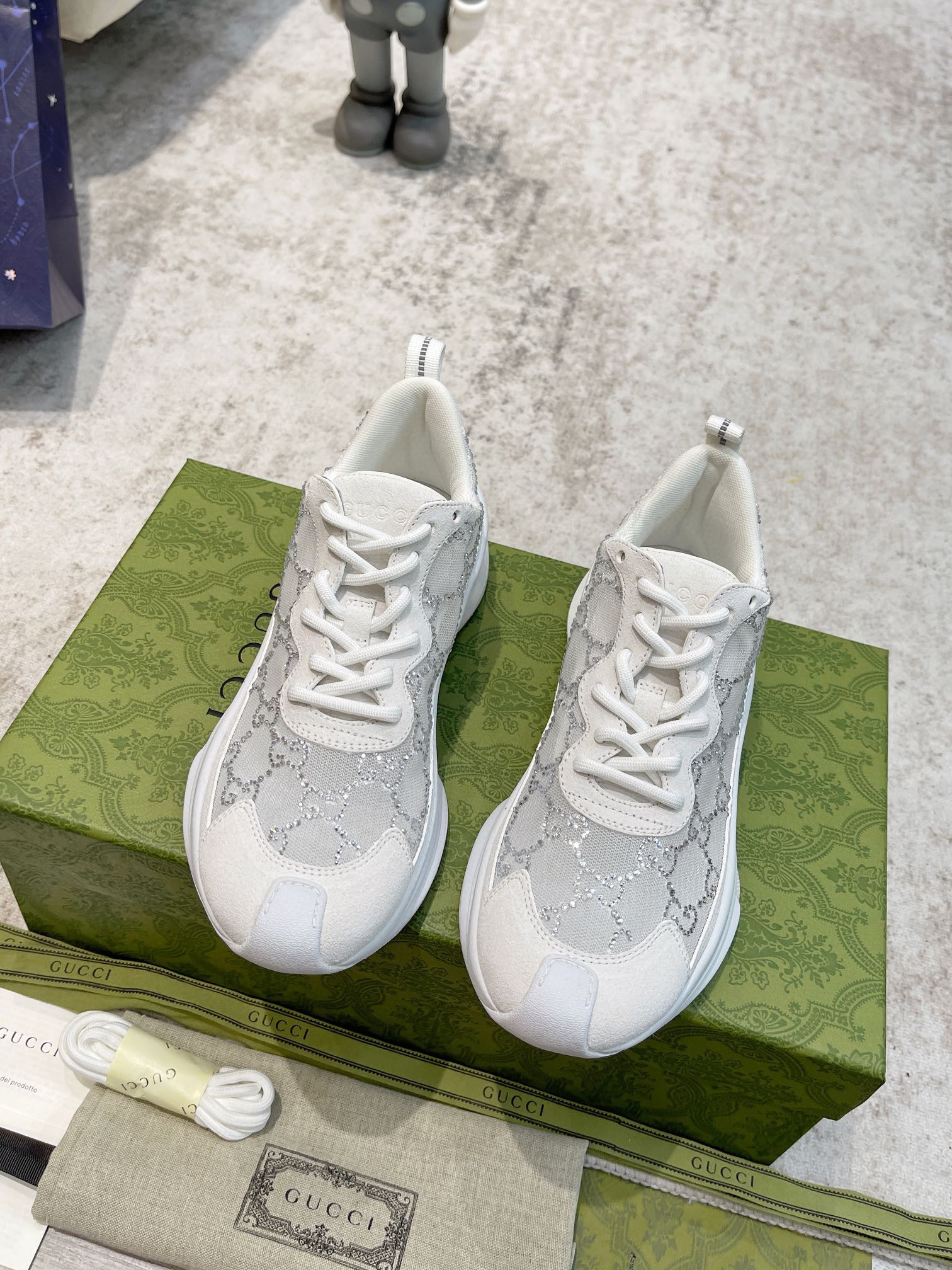 WOMEN'S GUCCI RUN SNEAKER