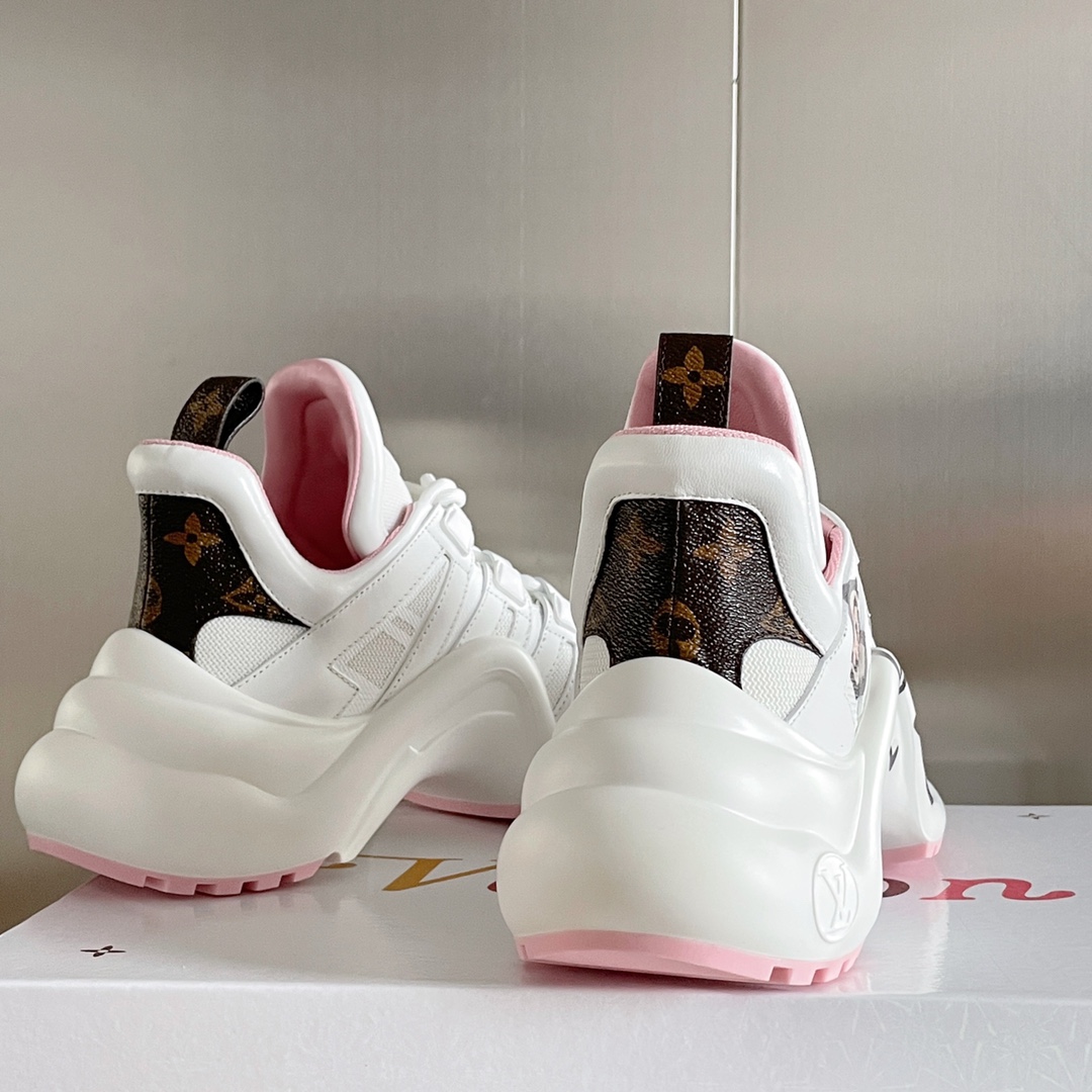 LOUIS VUITTON SNEAKERS