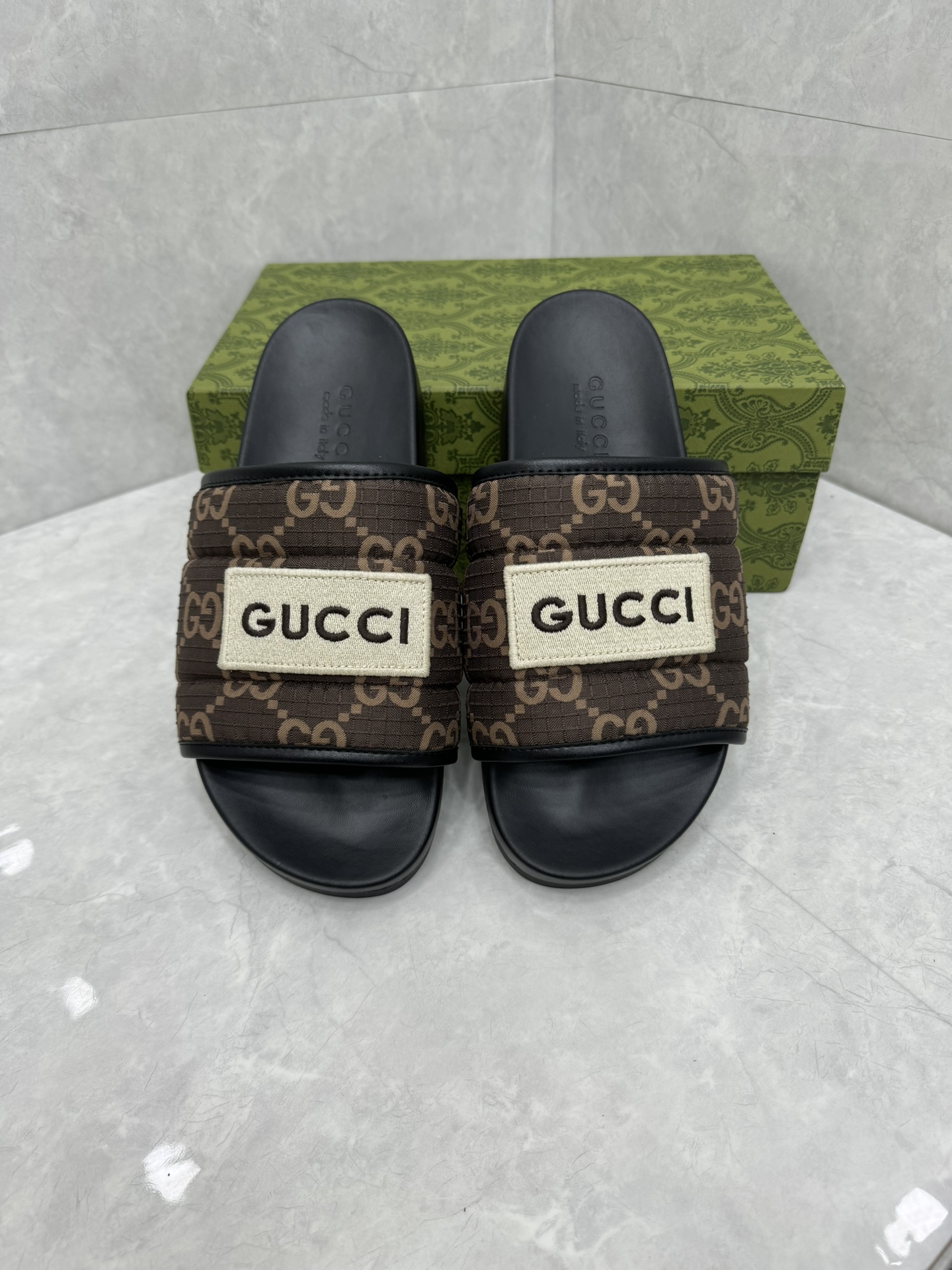 GUCCI SLIDES