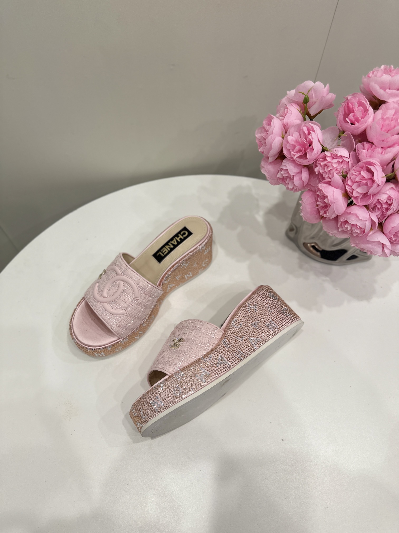 CHANEL SLIDES