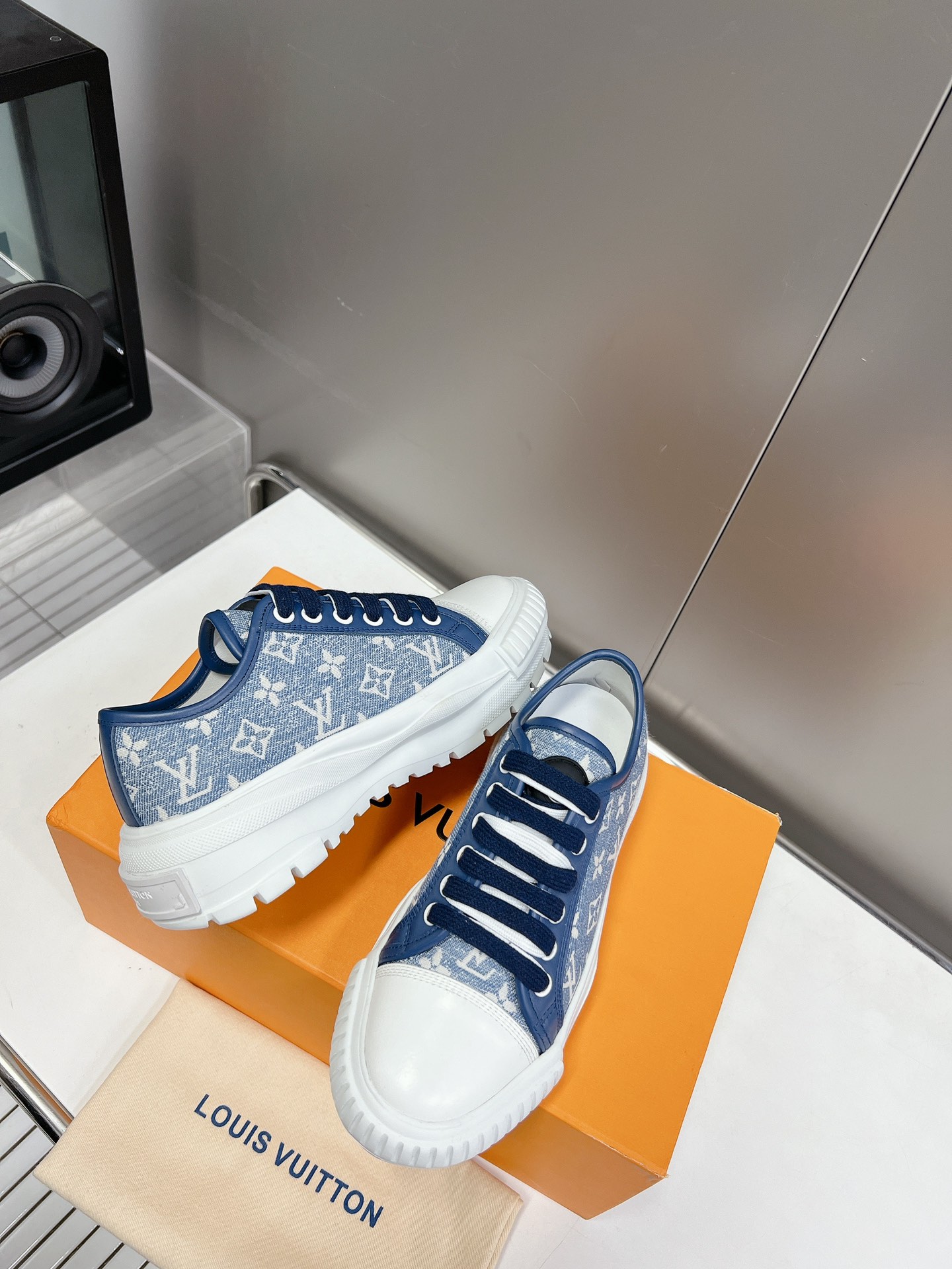 LOUIS VUITTON SNEAKERS