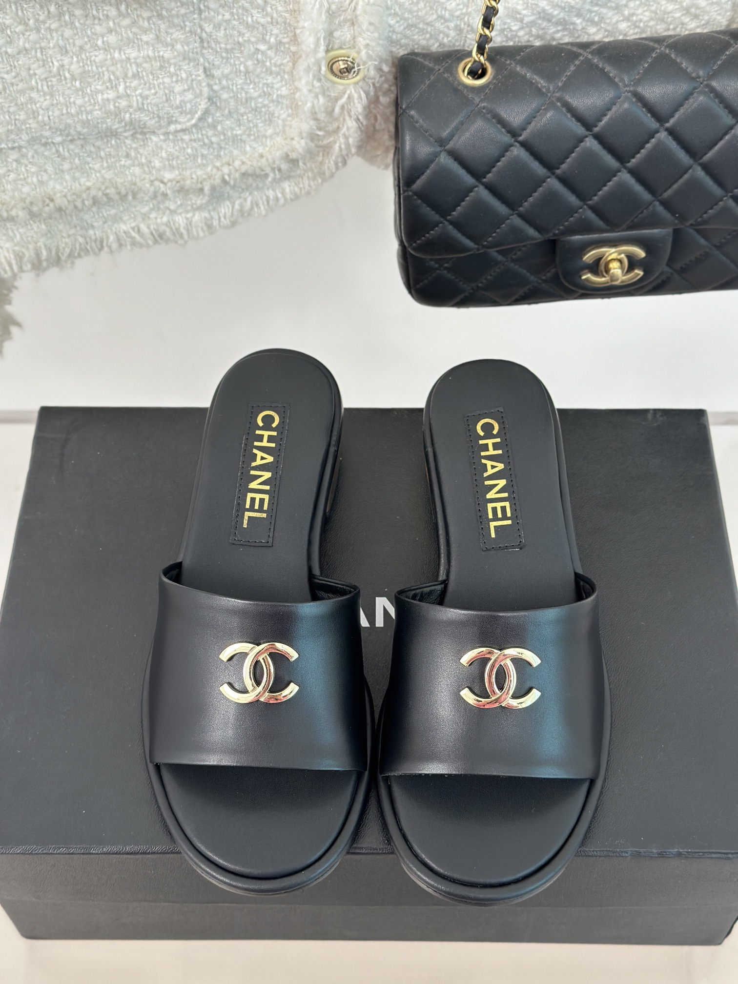 CHANEL SLIDES