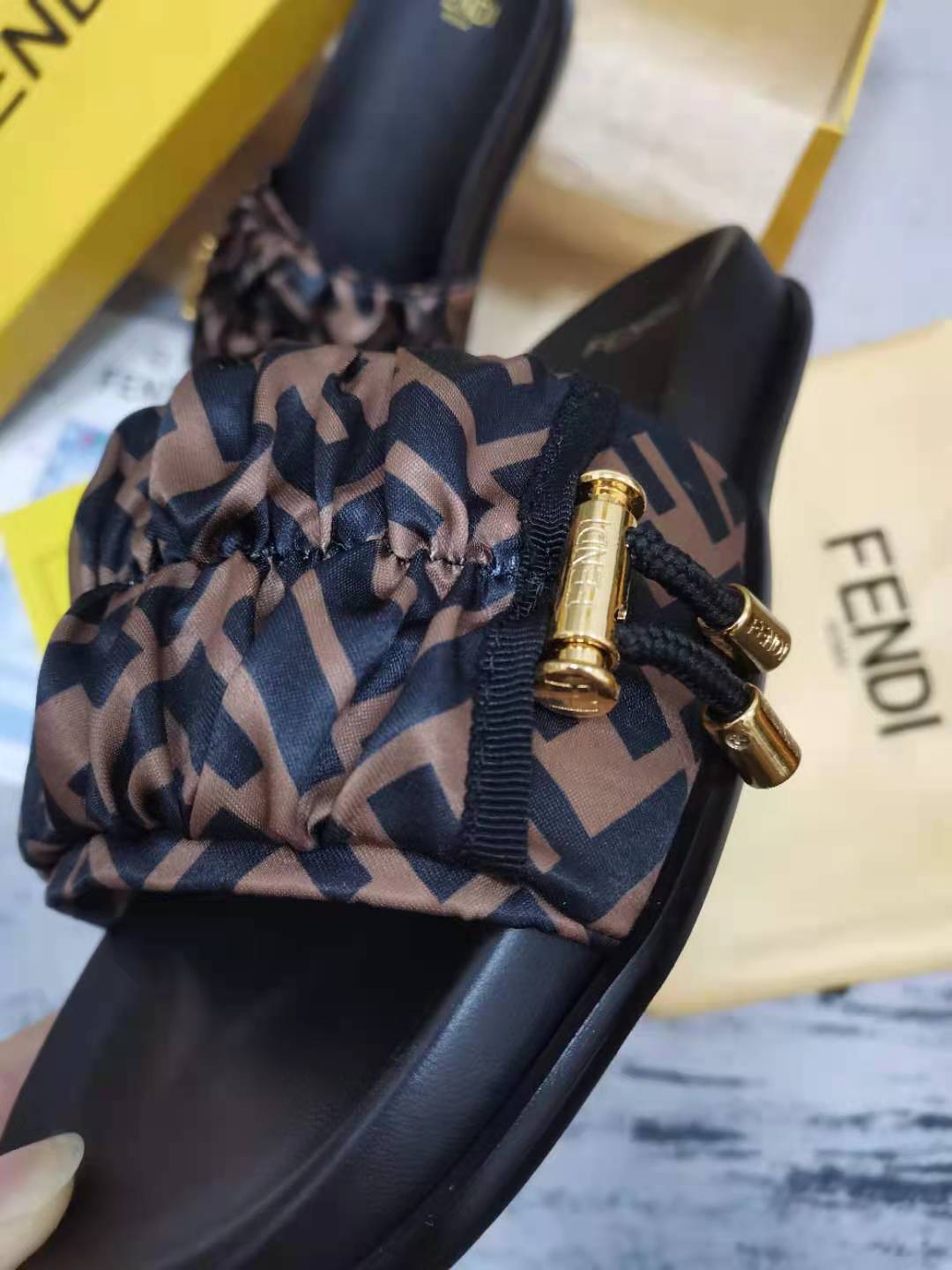 FENDI SLIDES
