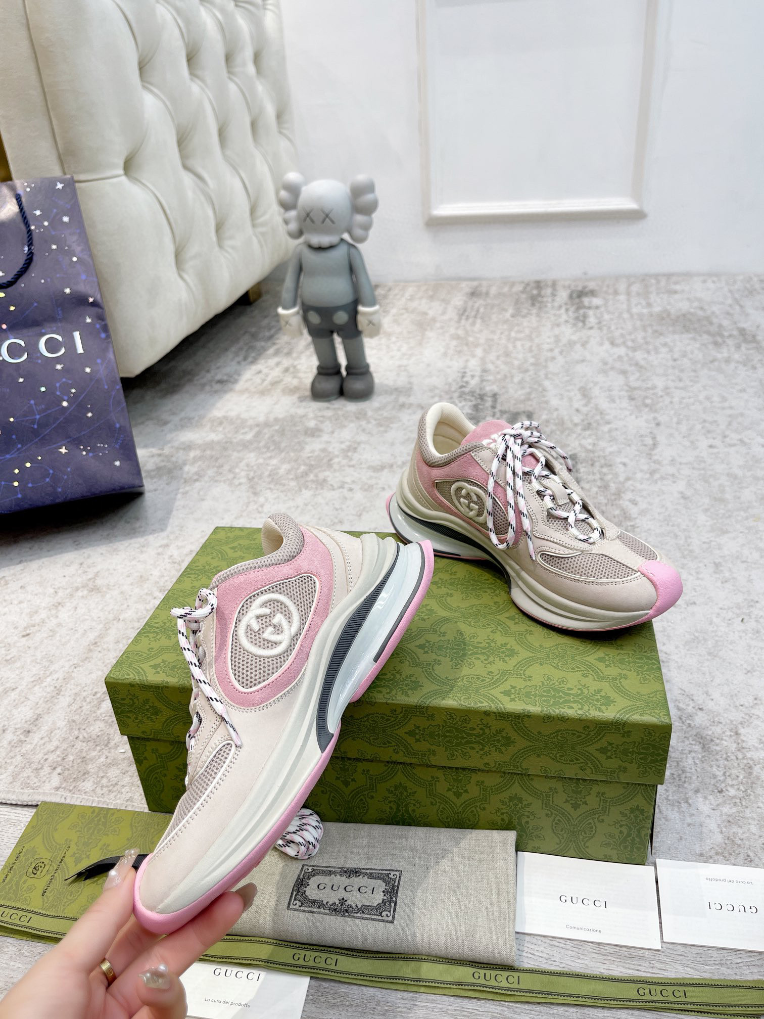 WOMEN'S GUCCI RUN SNEAKER