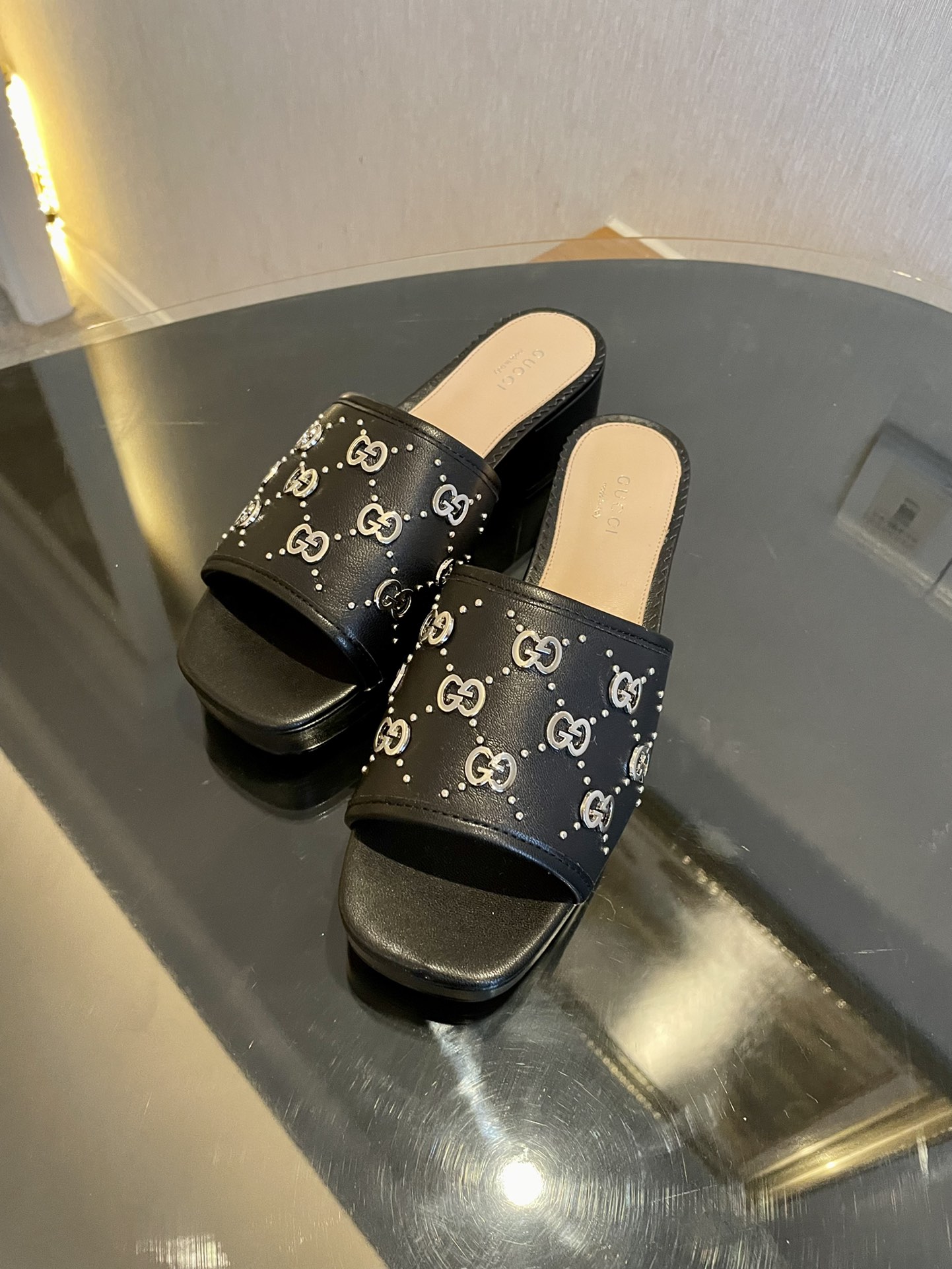 GUCCI SLIDES