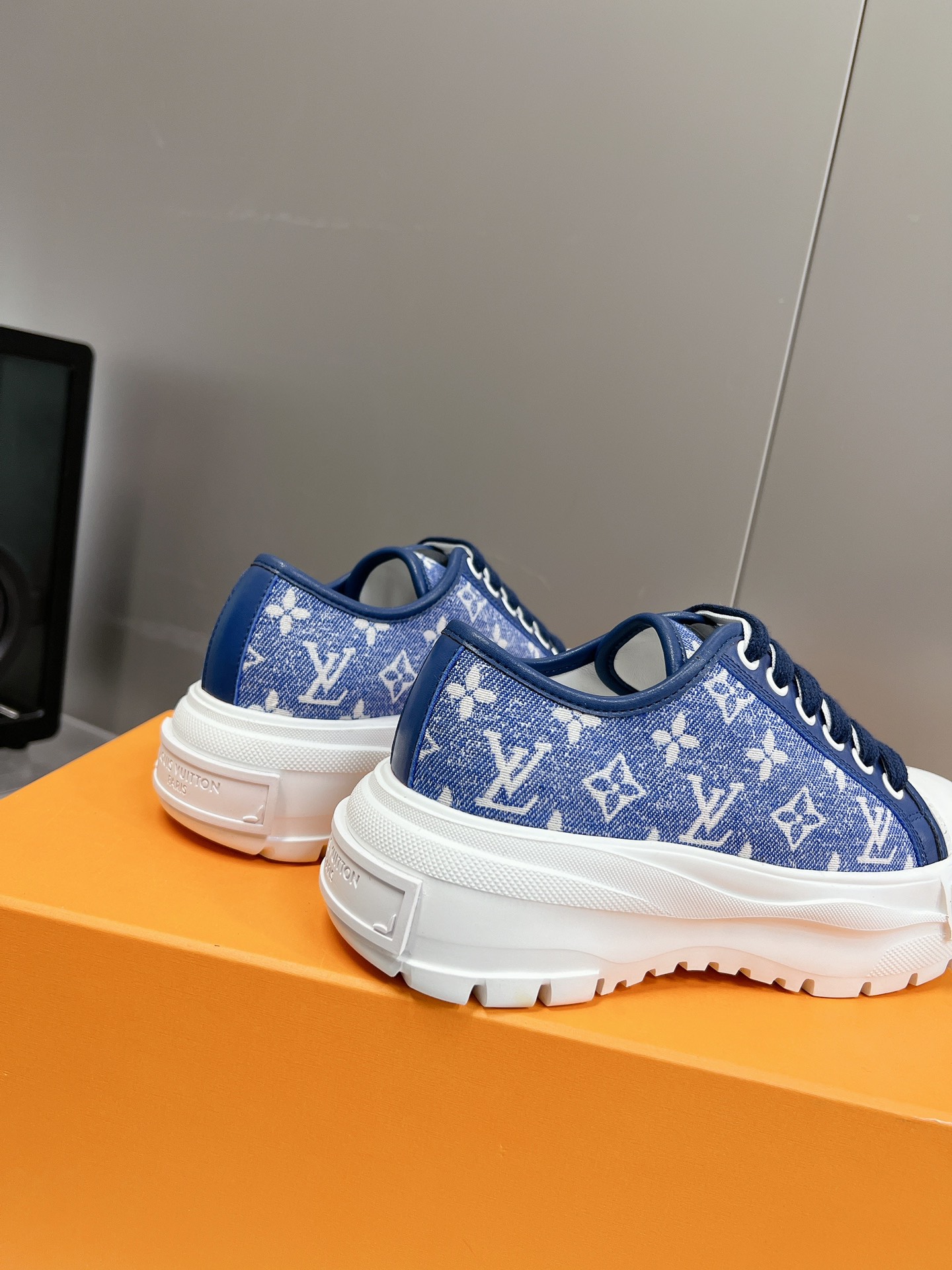 LOUIS VUITTON SNEAKERS