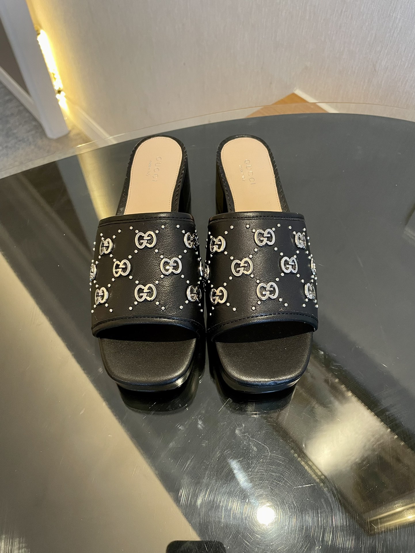 GUCCI SLIDES