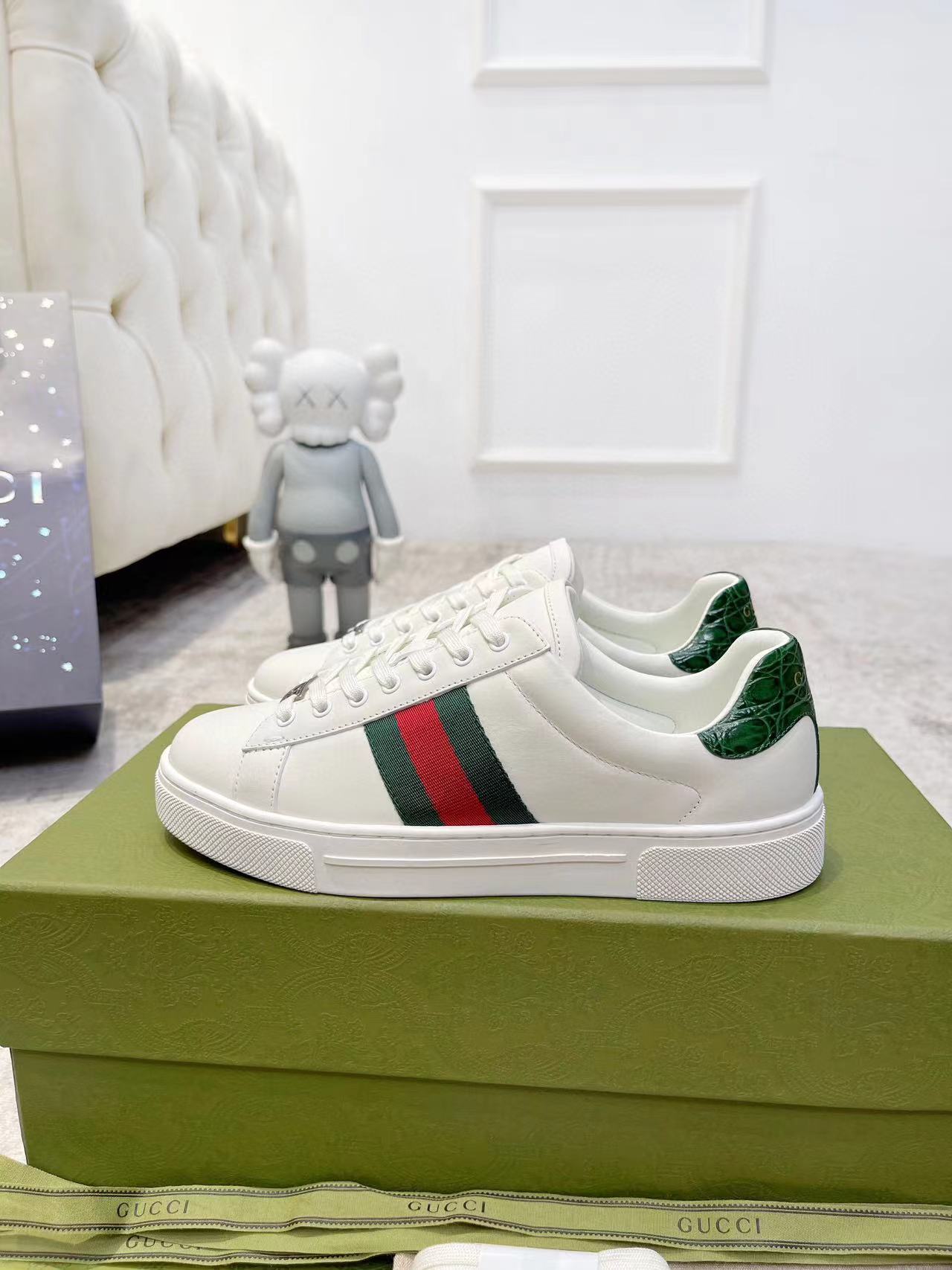 WOMEN'S GUCCI ACE SNEAKER WITH WEB