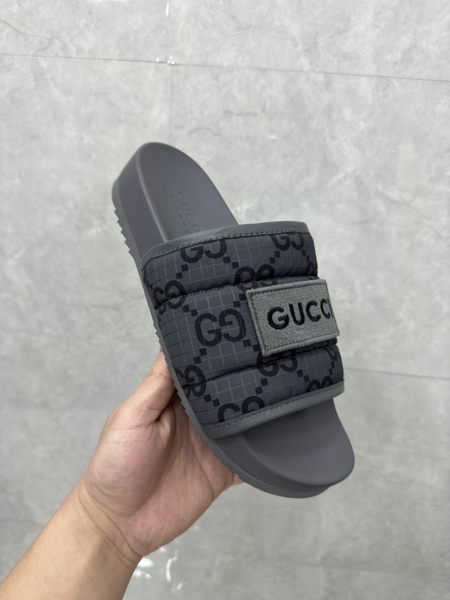 GUCCI SLIDES