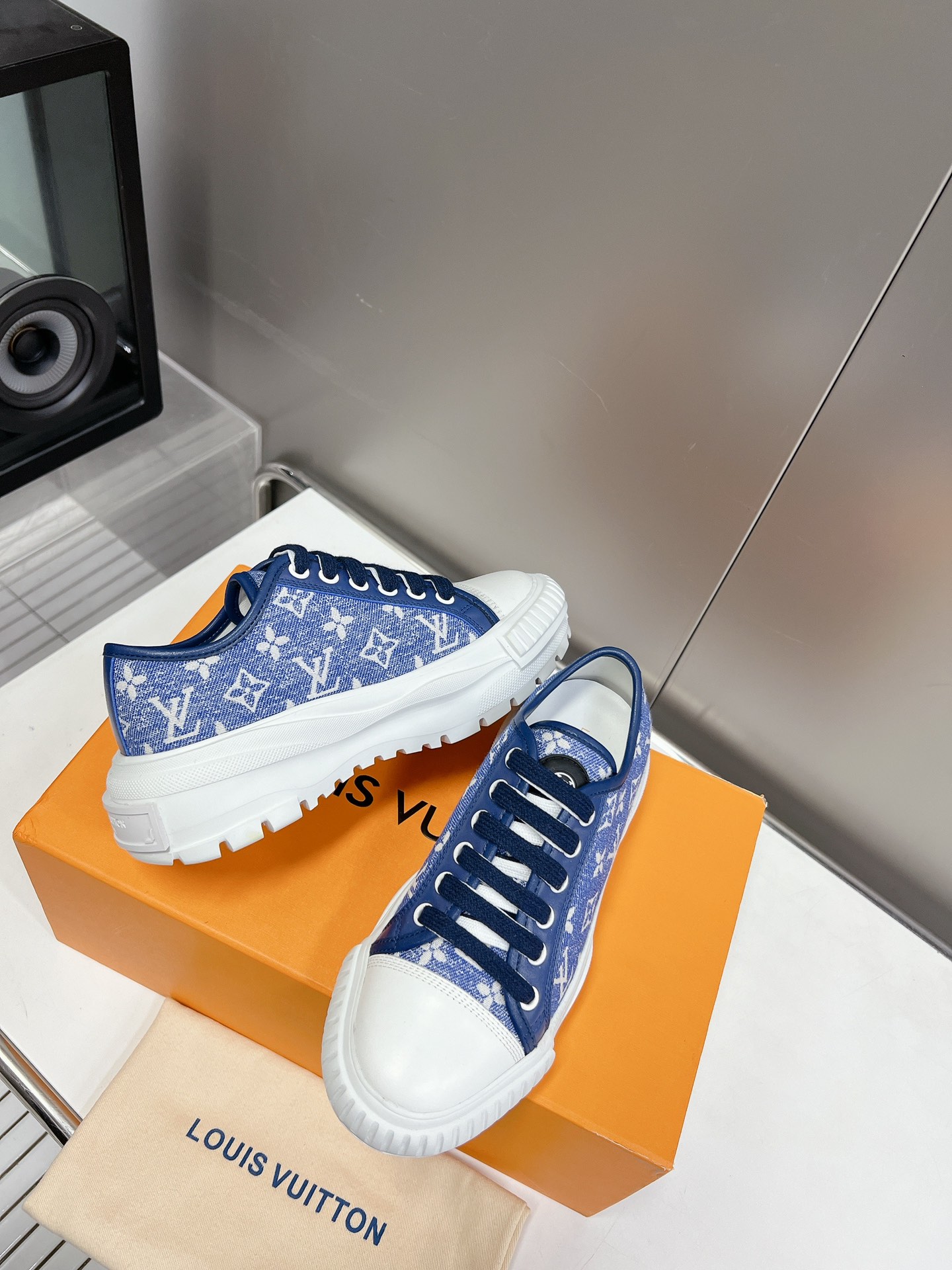 LOUIS VUITTON SNEAKERS