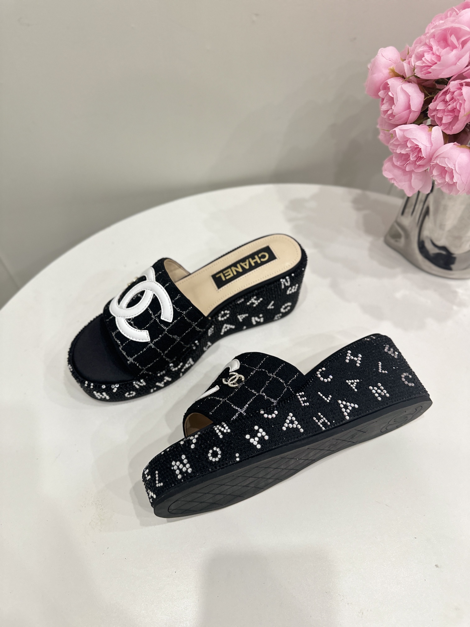 CHANEL SLIDES
