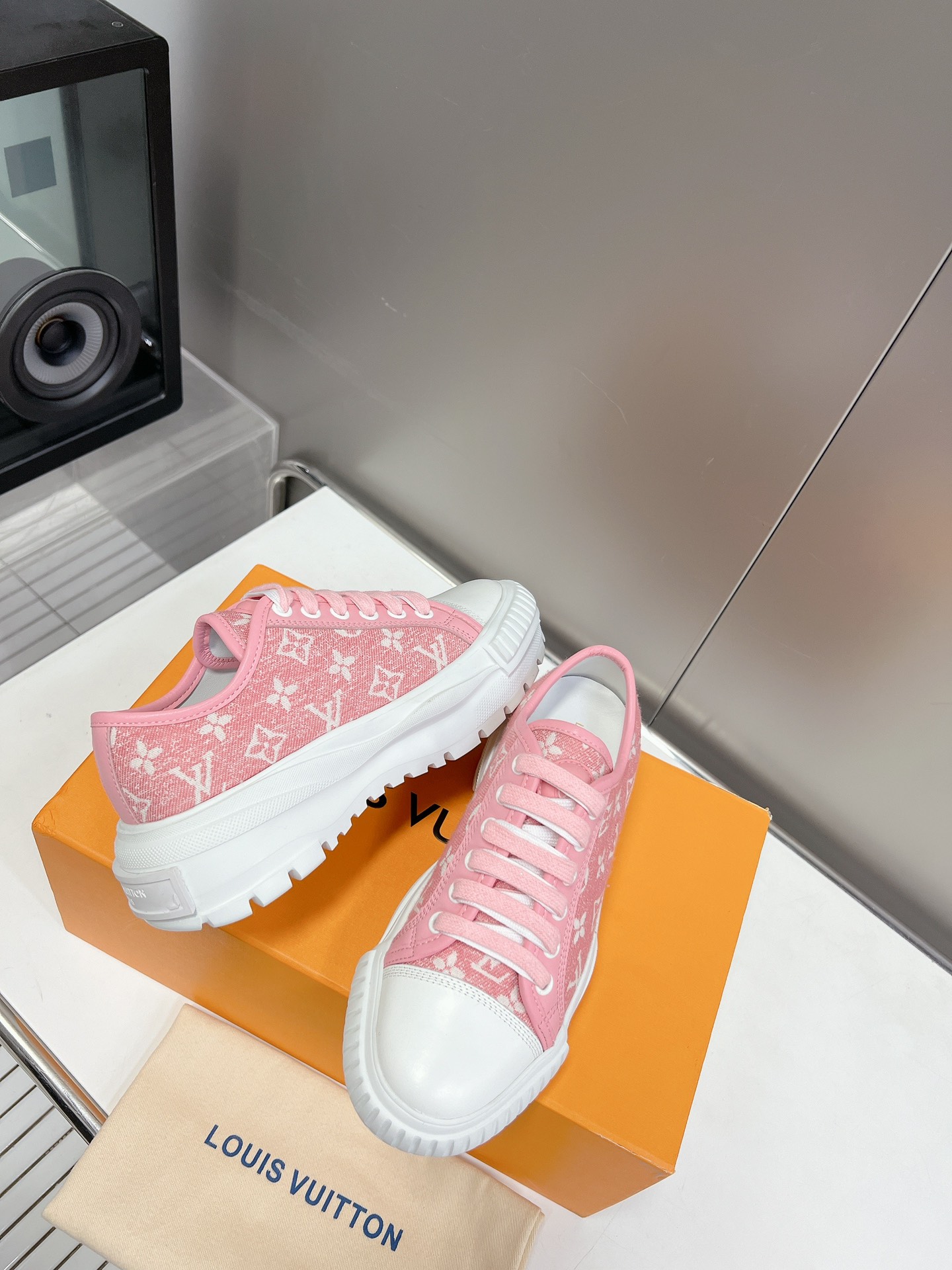 LOUIS VUITTON SNEAKERS