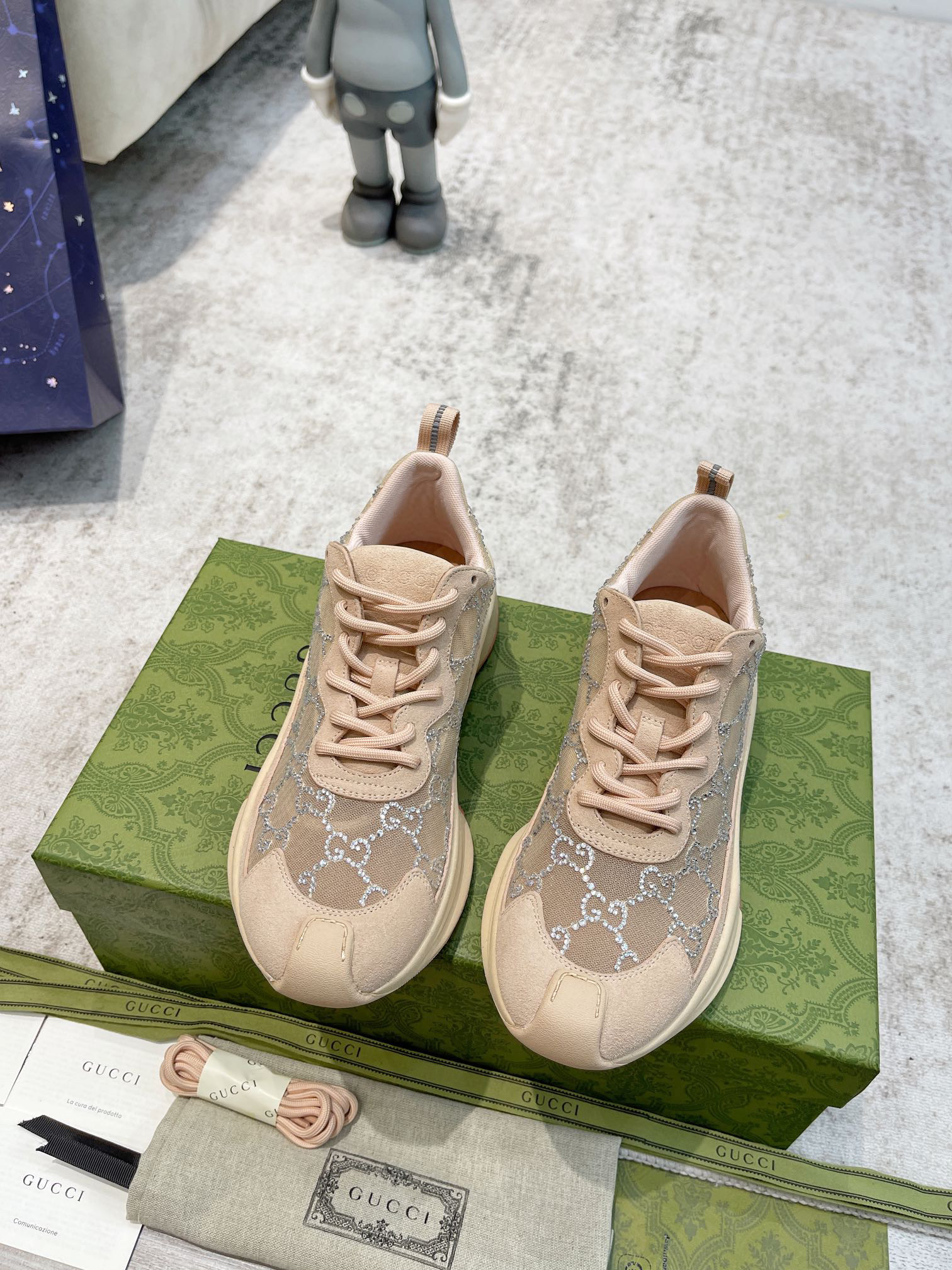 WOMEN'S GUCCI RUN SNEAKER