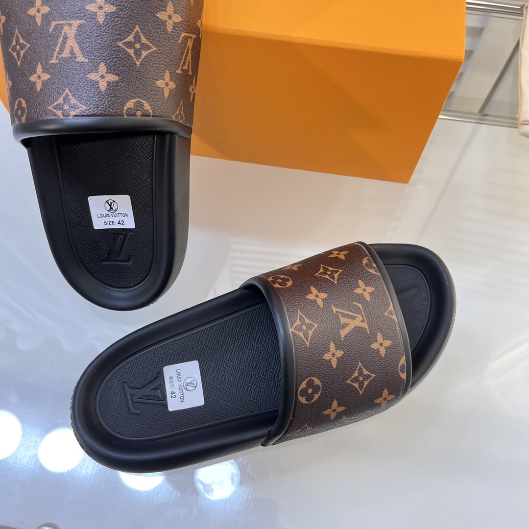 LOUIS VUITTON SLIDES