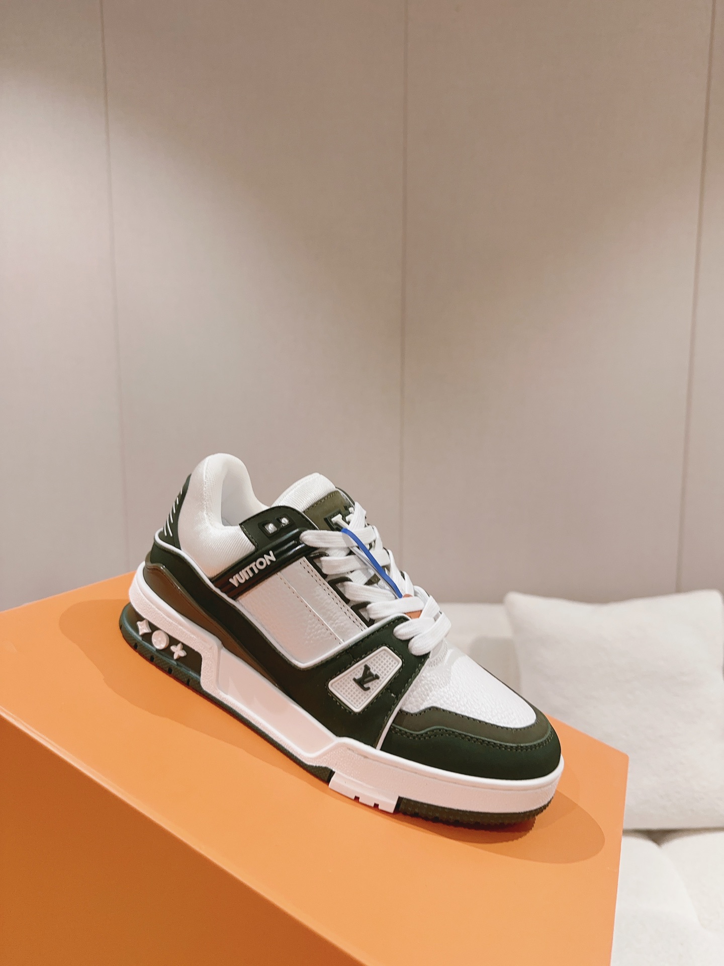 LOUIS VUITTON SNEAKERS