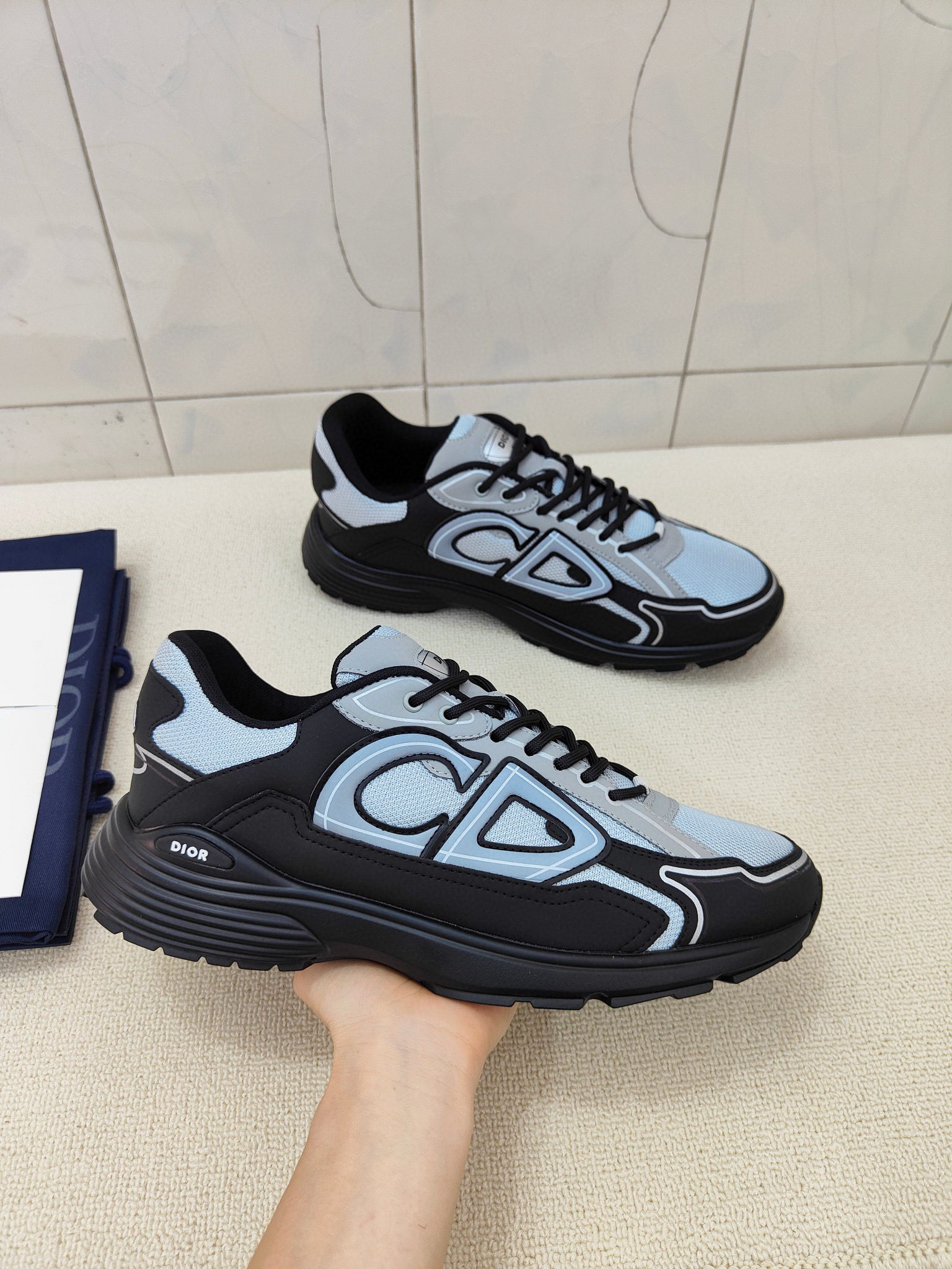 DIOR B30 SNEAKERS