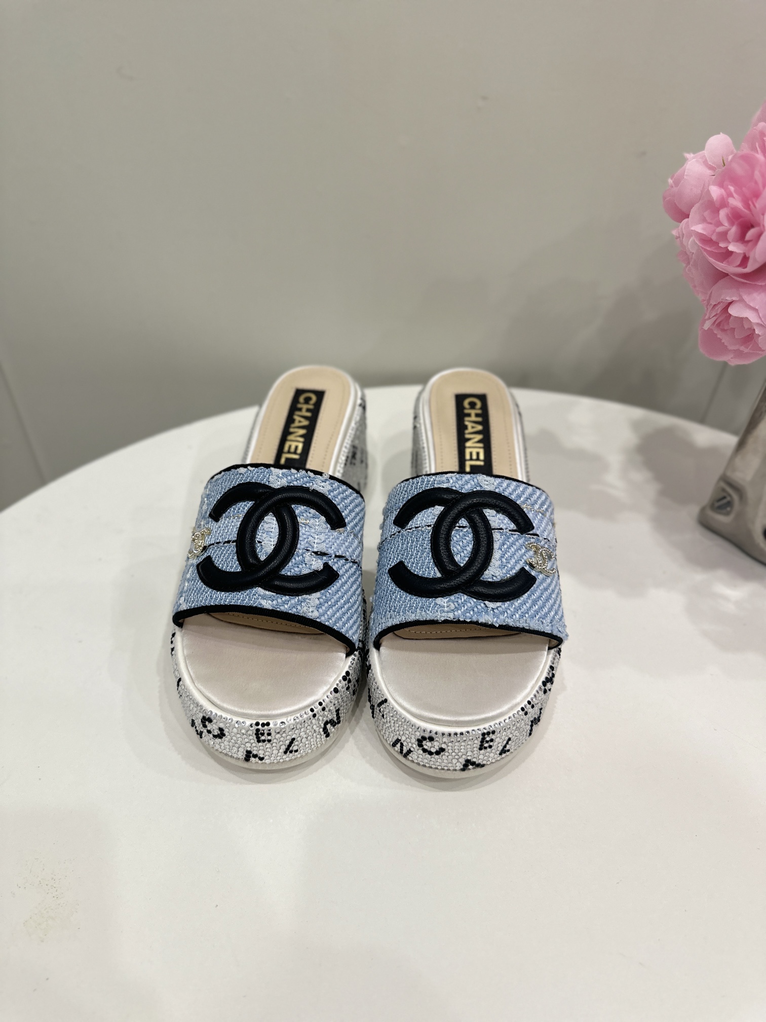 CHANEL SLIDES