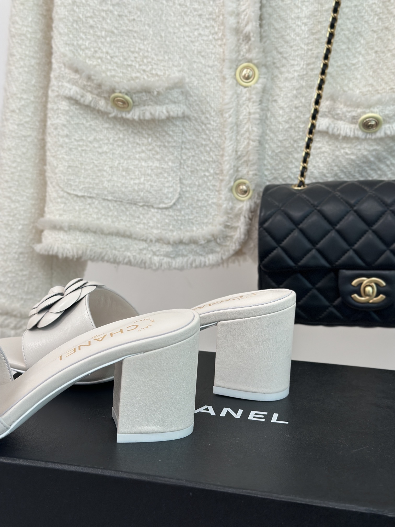 CHANEL SLIDES