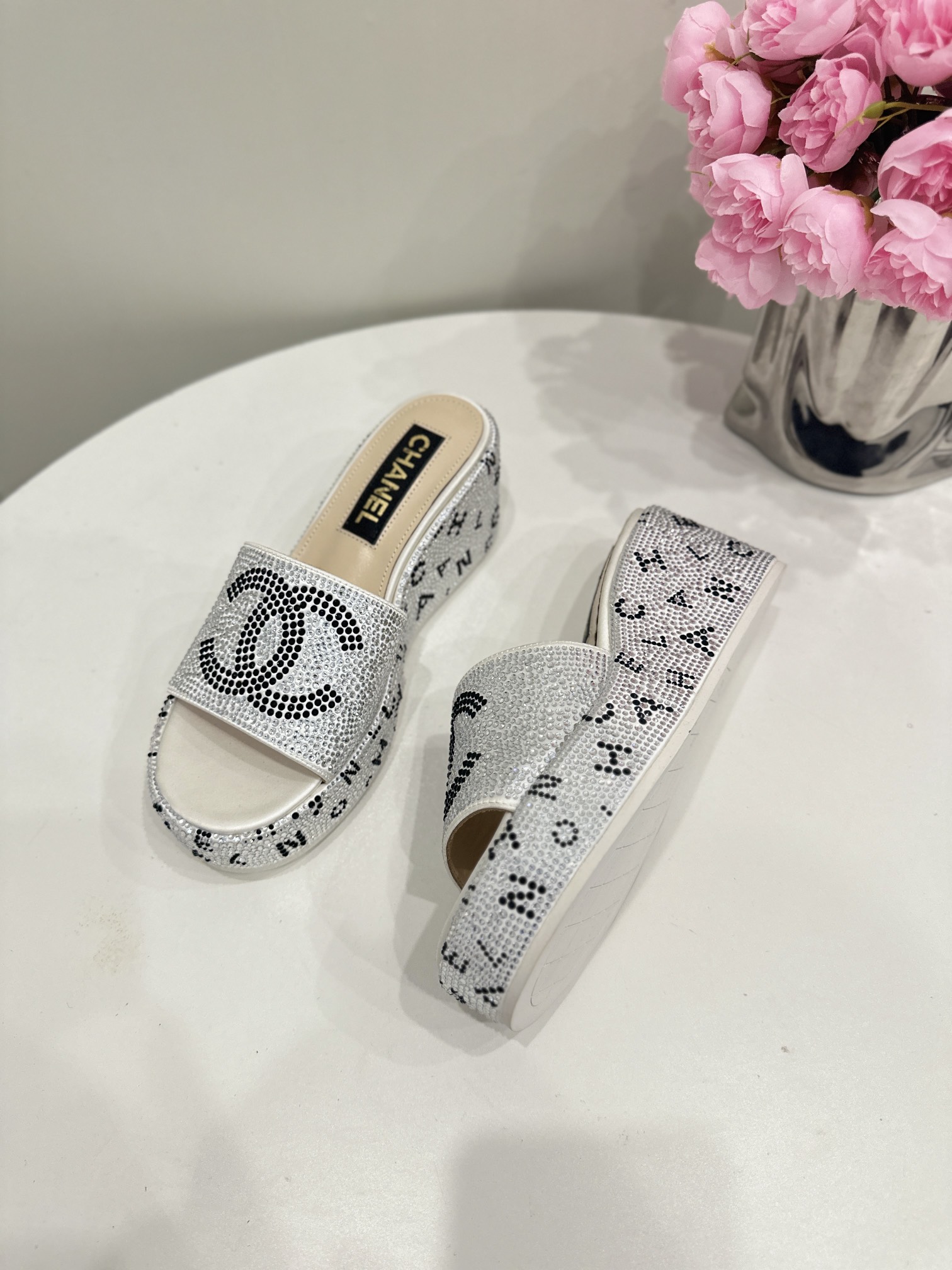 CHANEL SLIDES