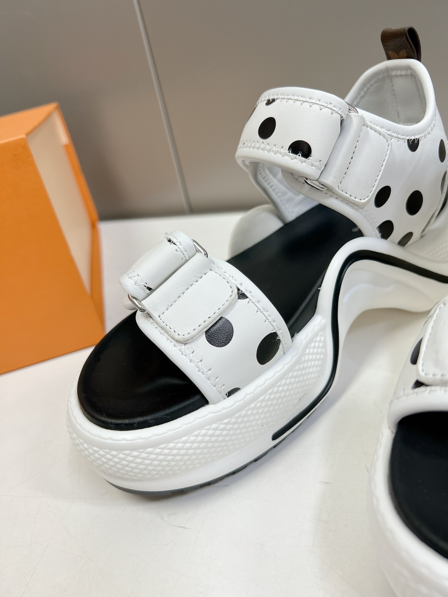 LOUIS VUITTON SANDALS