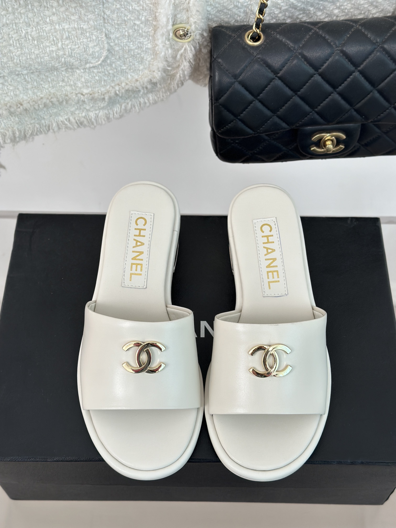 CHANEL SLIDES