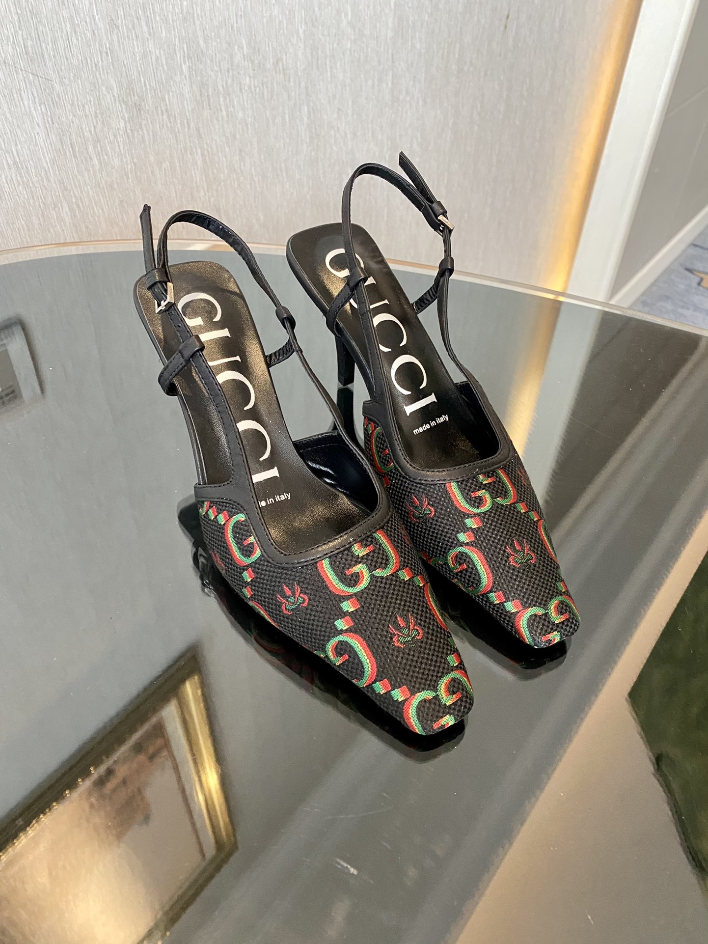GUCCI SANDALS