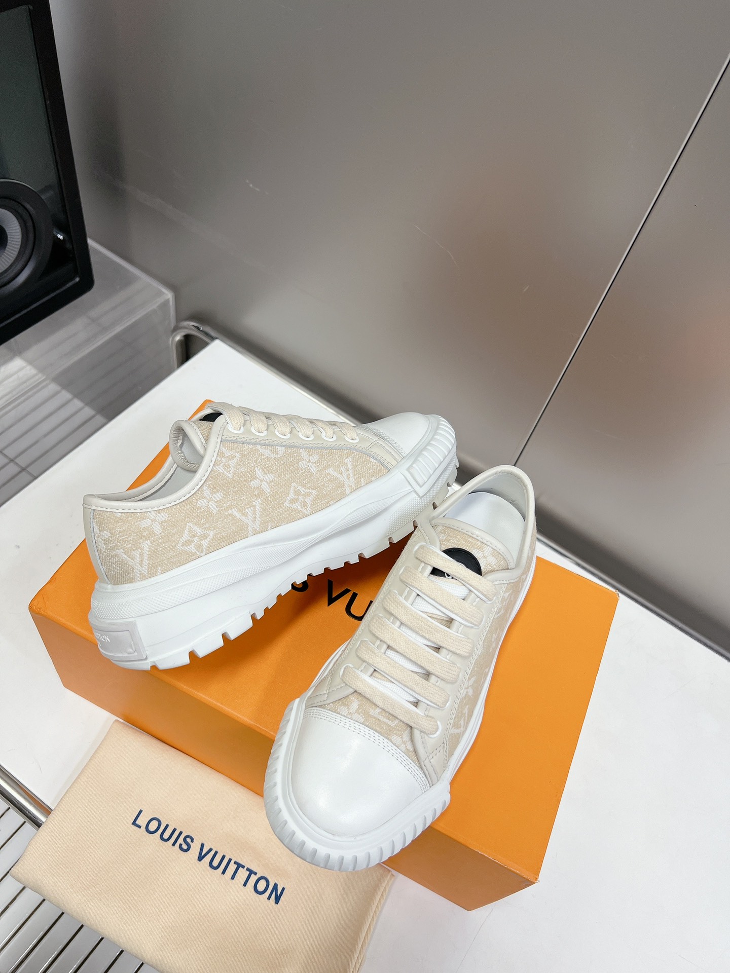 LOUIS VUITTON SNEAKERS