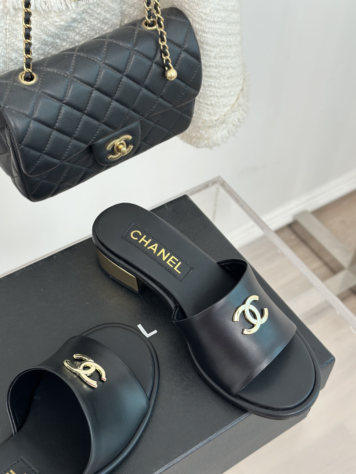 CHANEL SLIDES