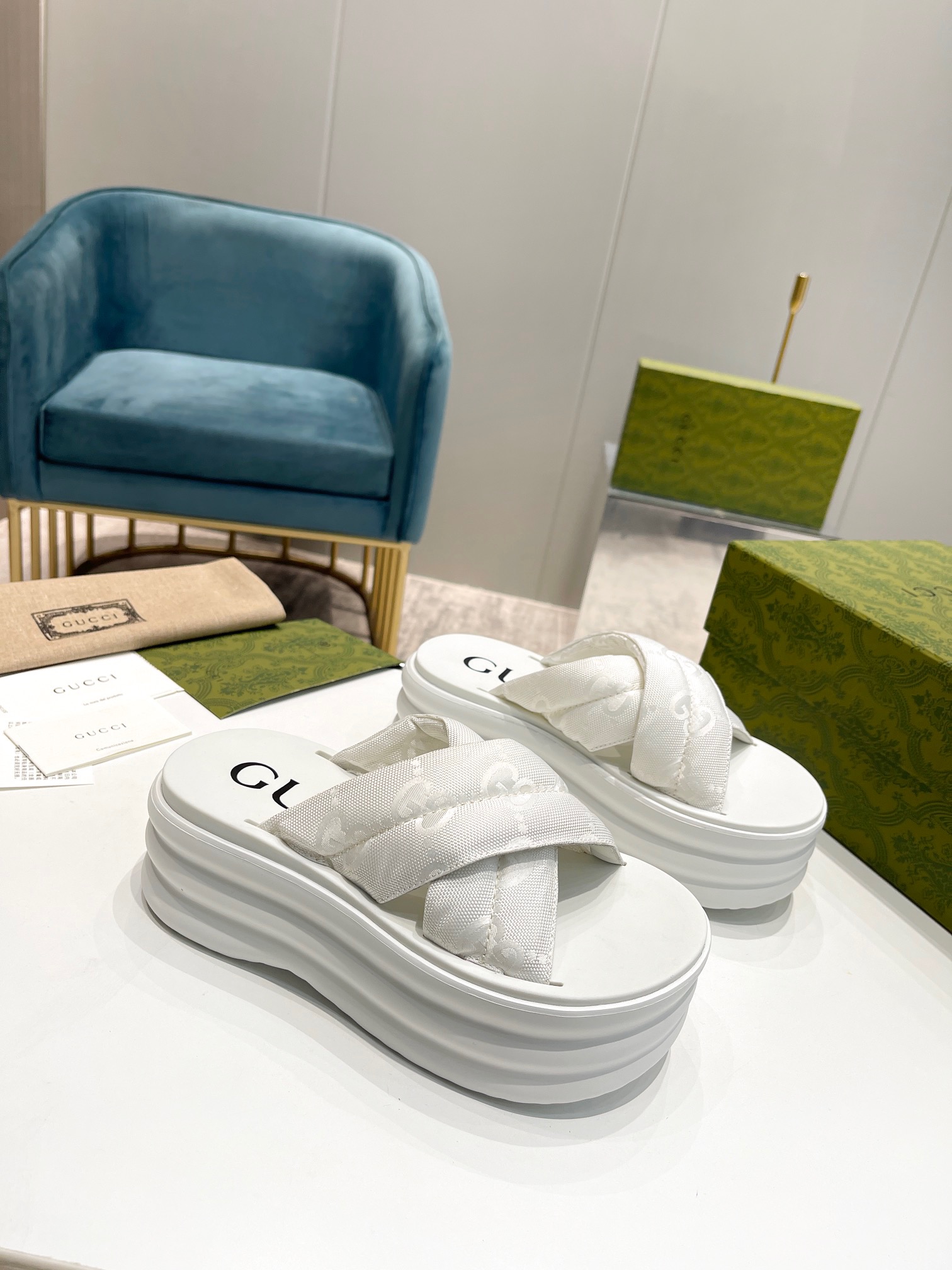 GUCCI SLIDES