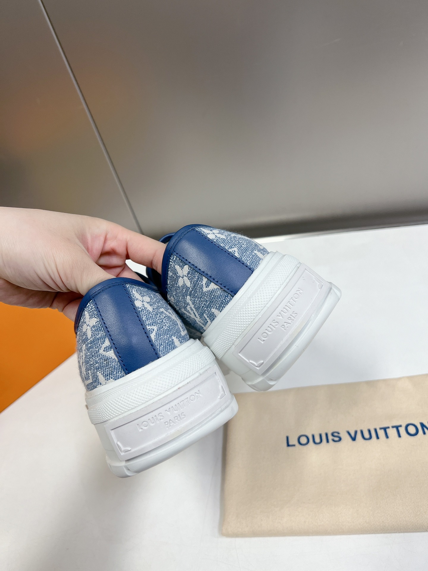 LOUIS VUITTON SNEAKERS