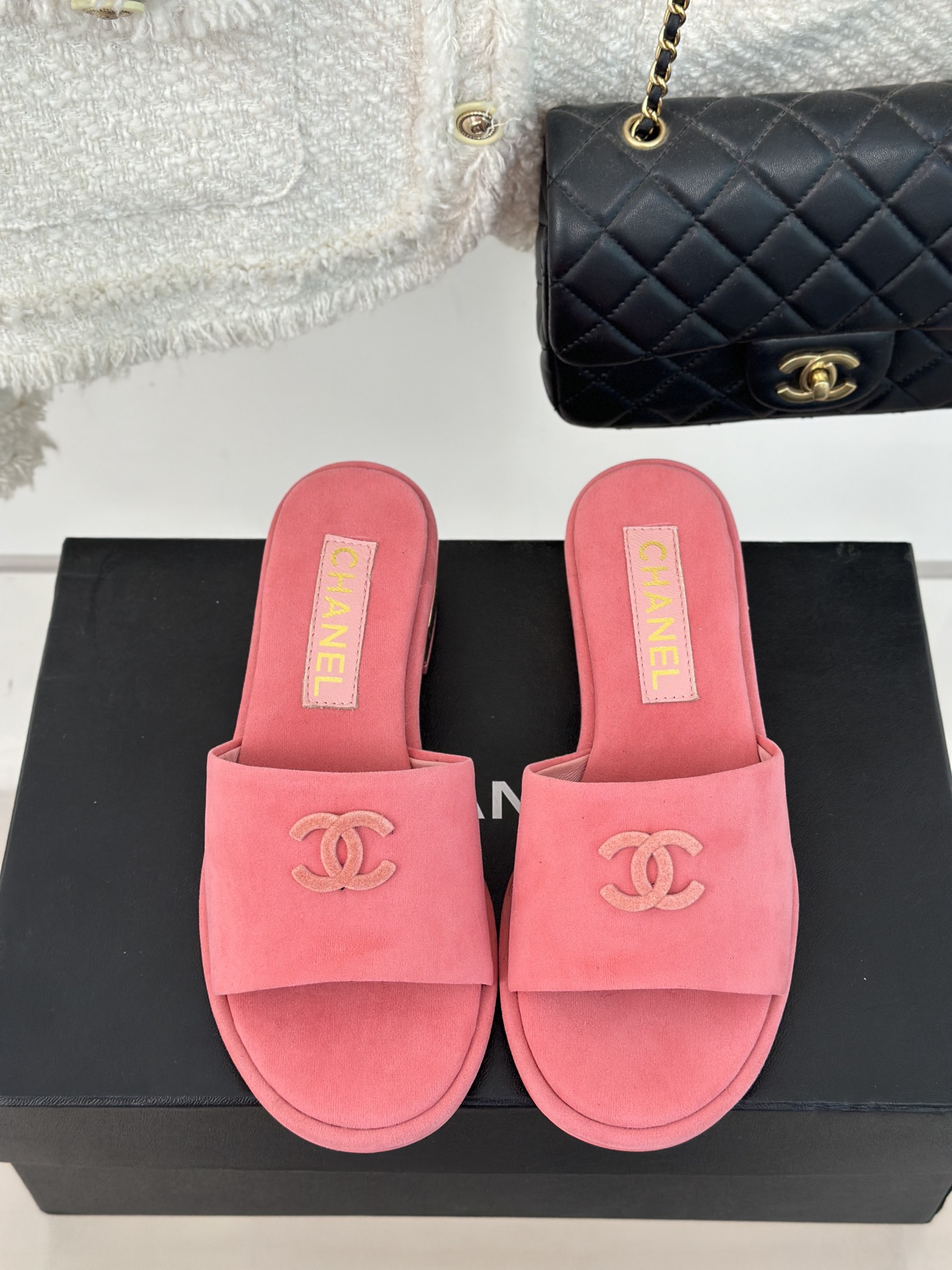 CHANEL SLIDES