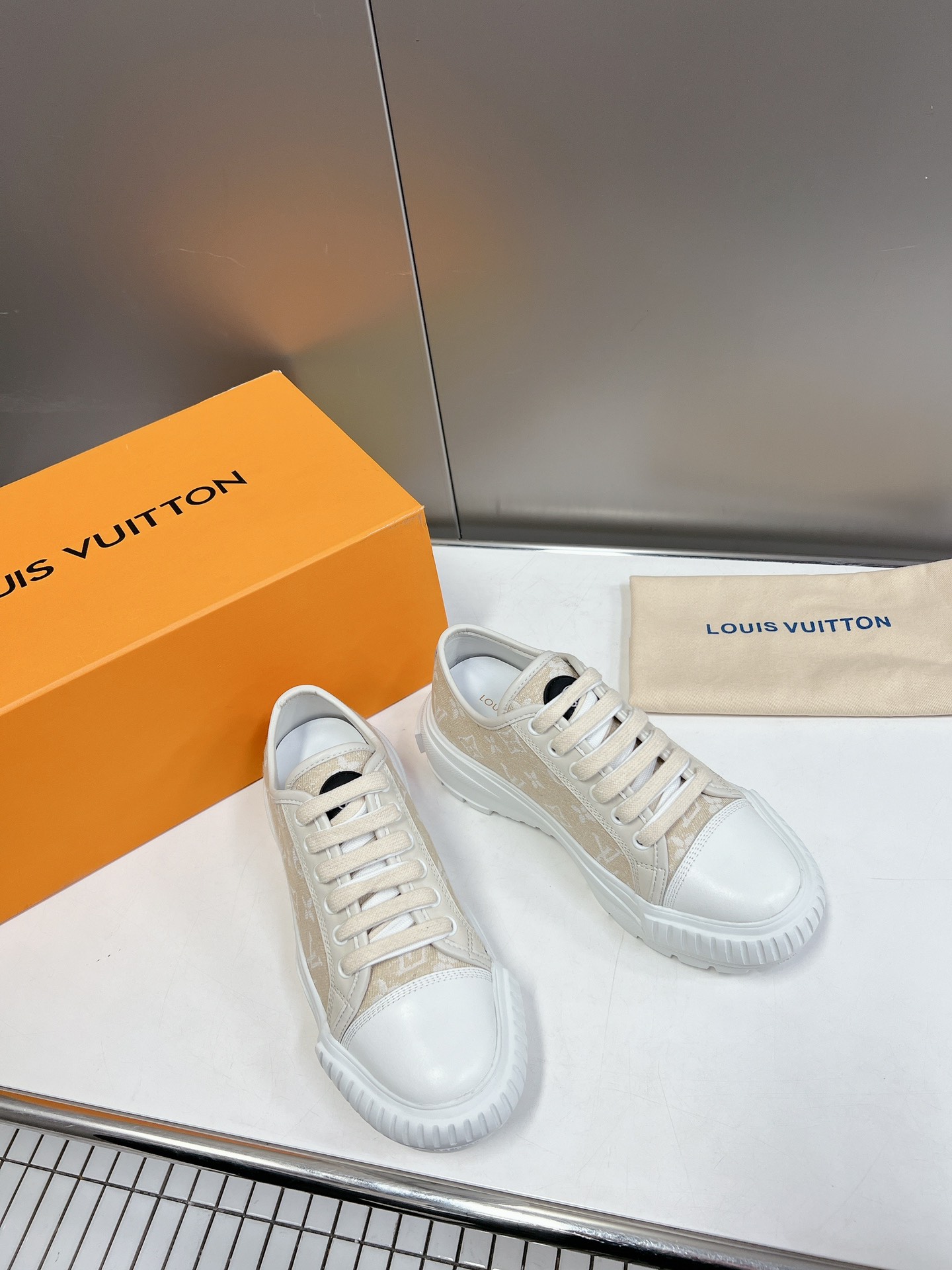 LOUIS VUITTON SNEAKERS