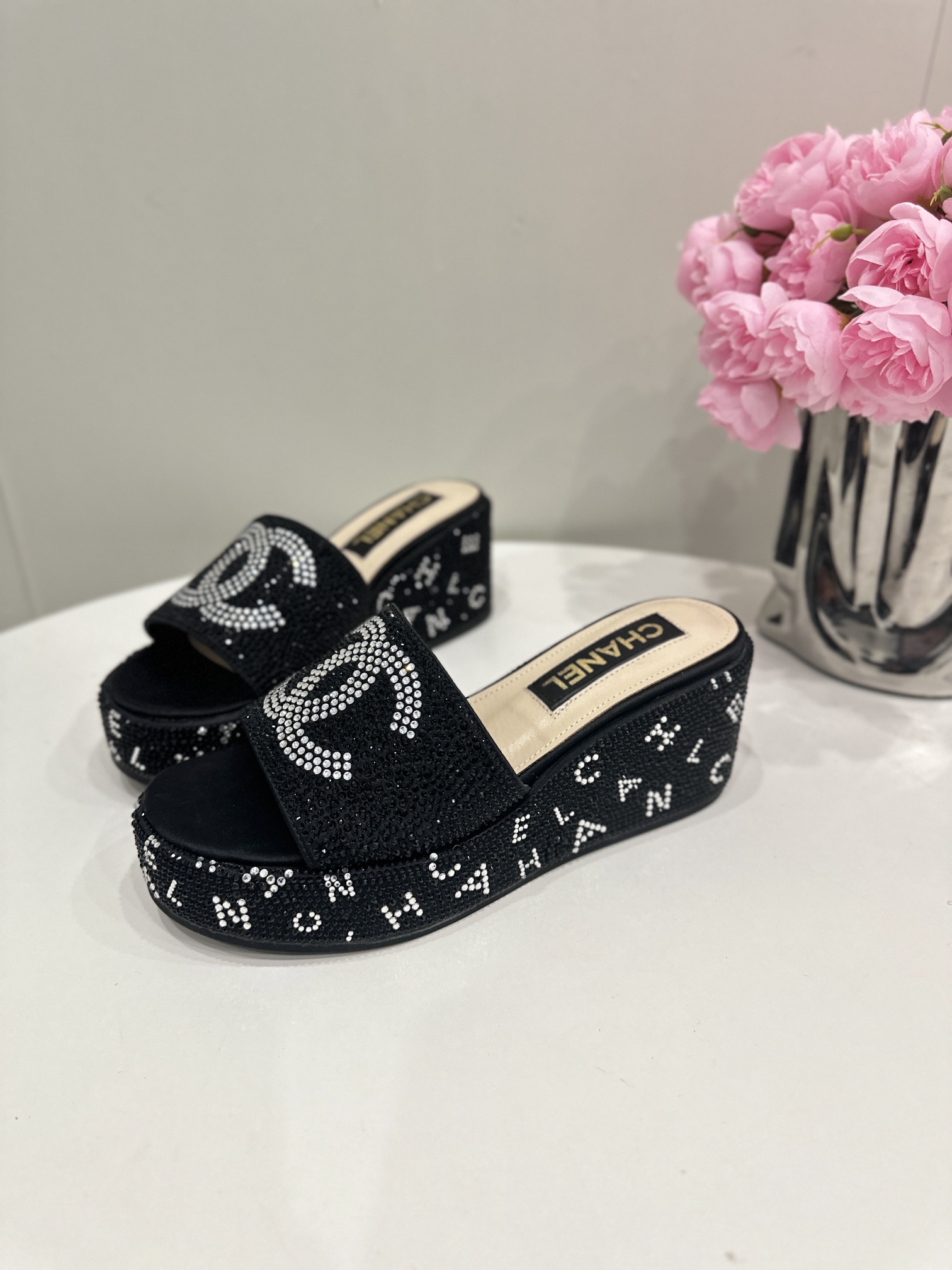 CHANEL SLIDES