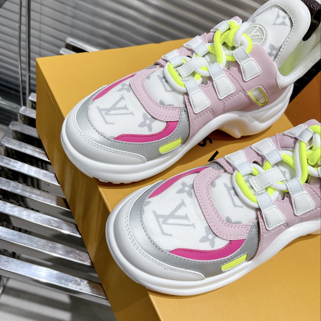 LOUIS VUITTON SNEAKERS